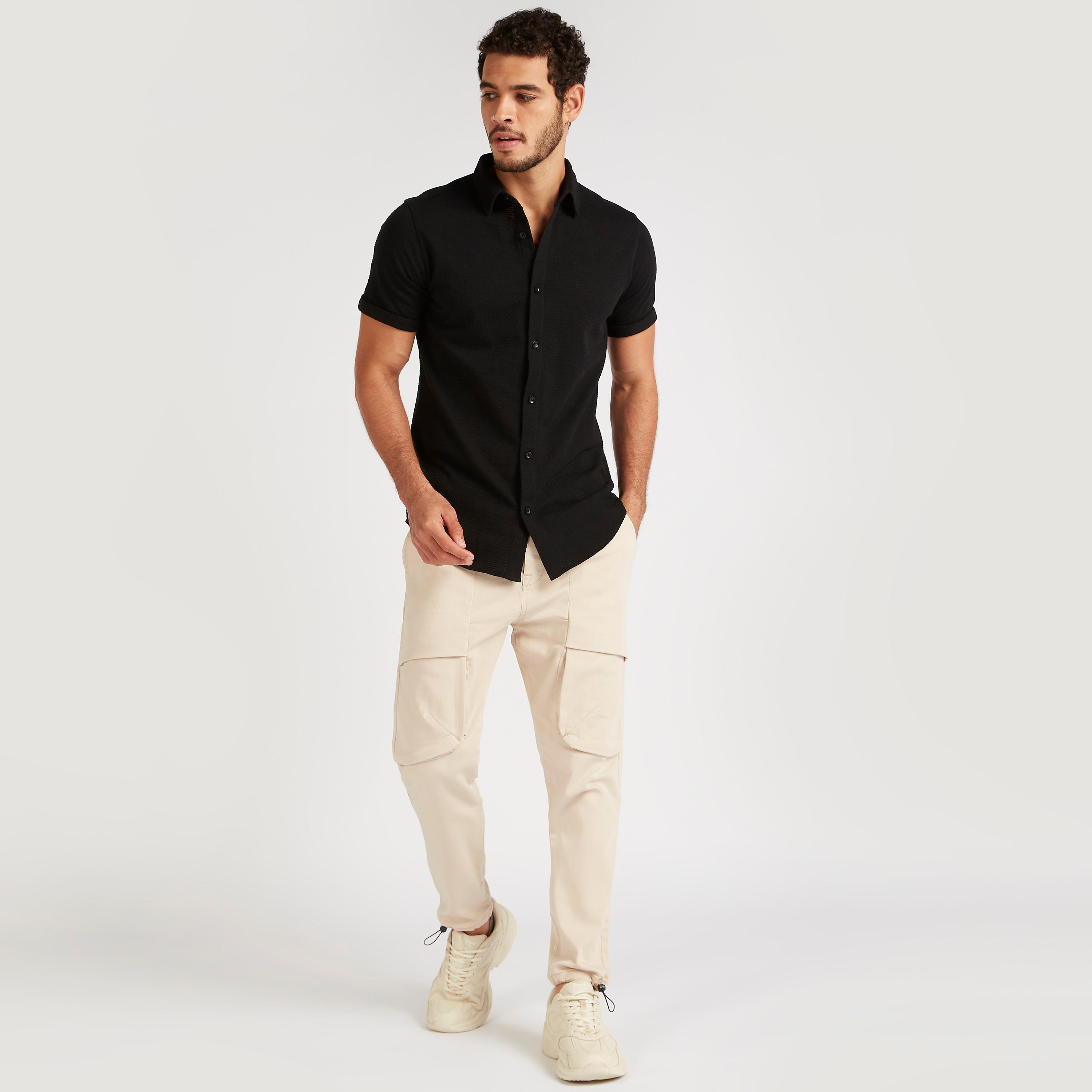 قميص بارز الملمس بأكمام قصيرة من آيكونيك-men-clothing-shirts-image-2
