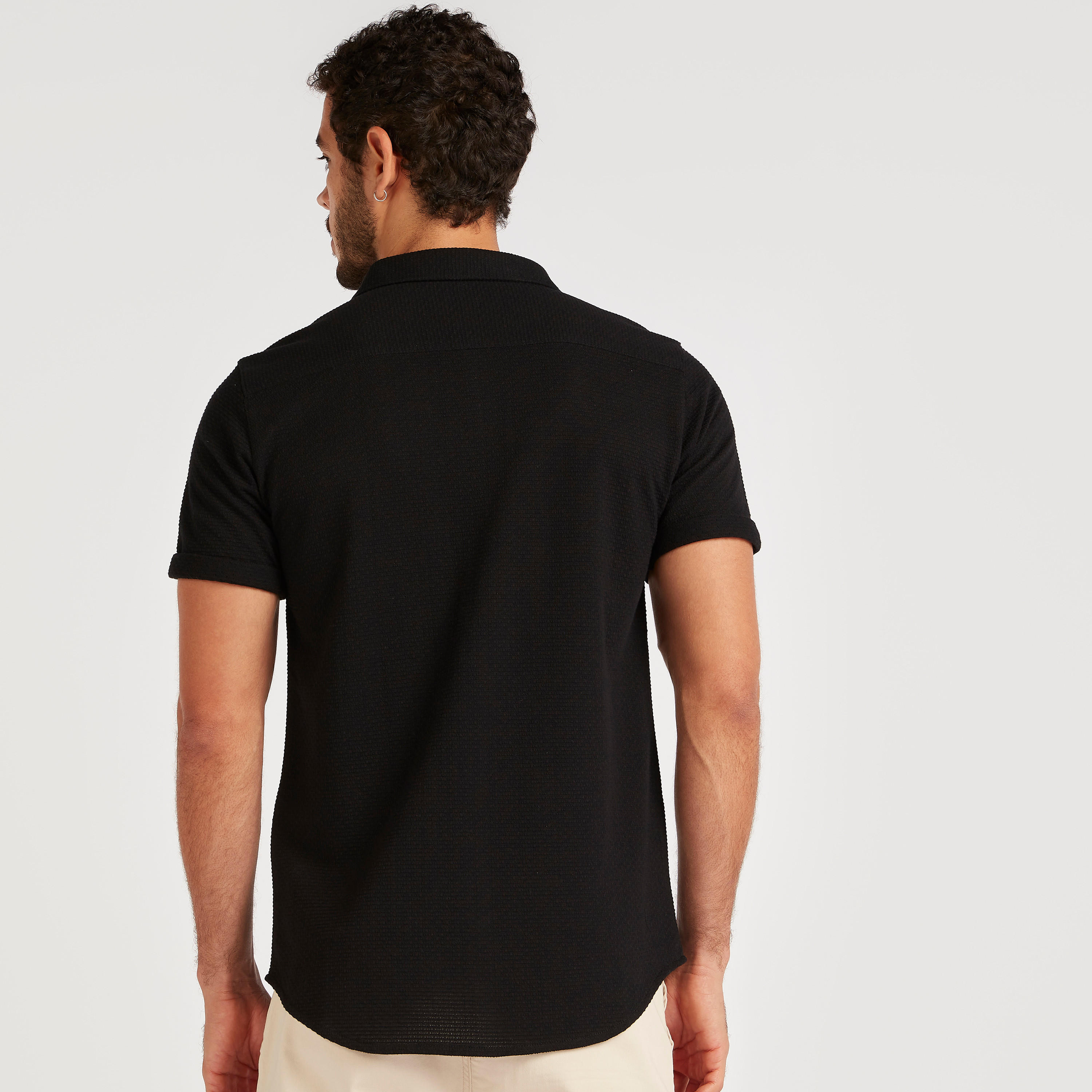 قميص بارز الملمس بأكمام قصيرة من آيكونيك-men-clothing-shirts-image-4