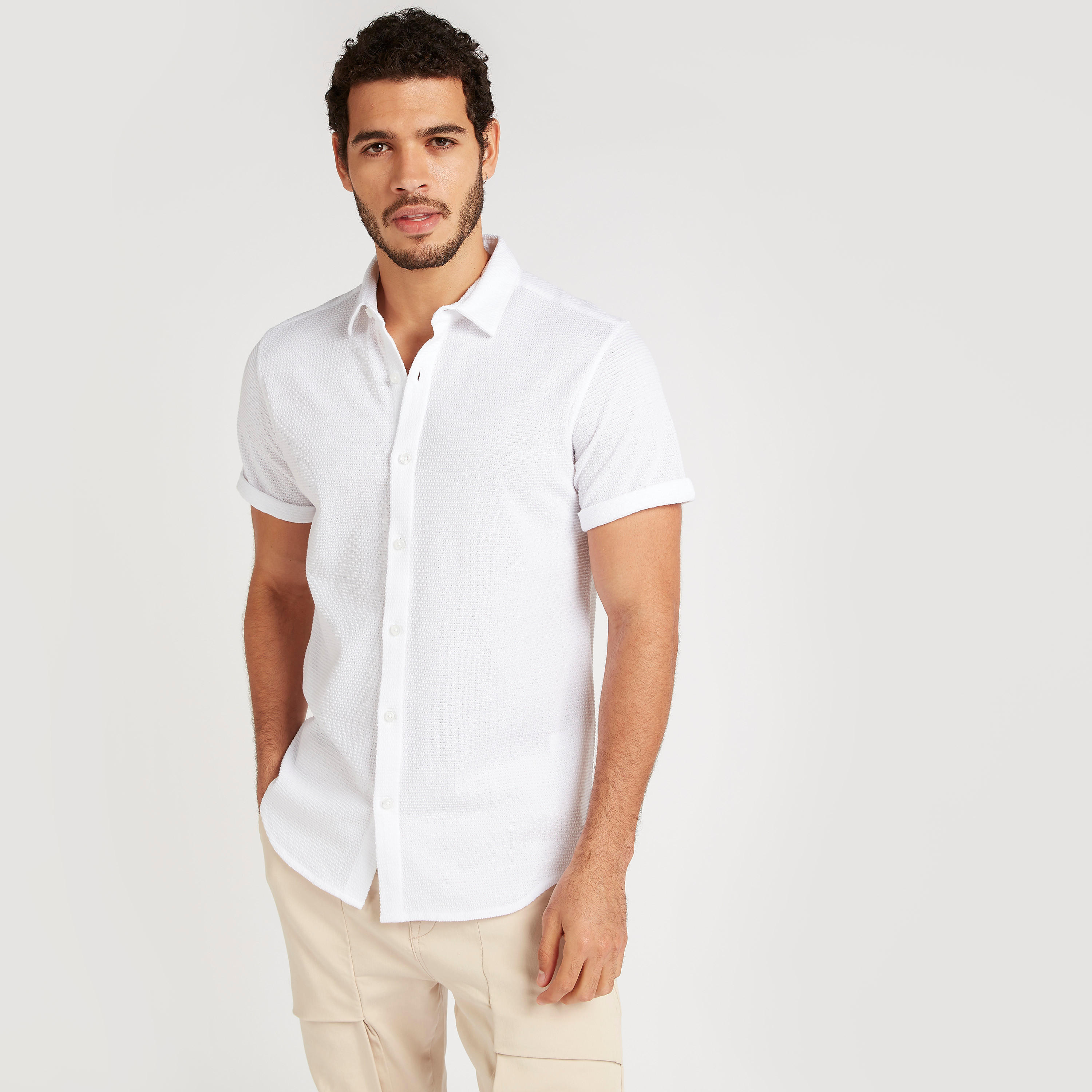 قميص بارز الملمس بأكمام قصيرة من آيكونيك-men-clothing-shirts-image-7