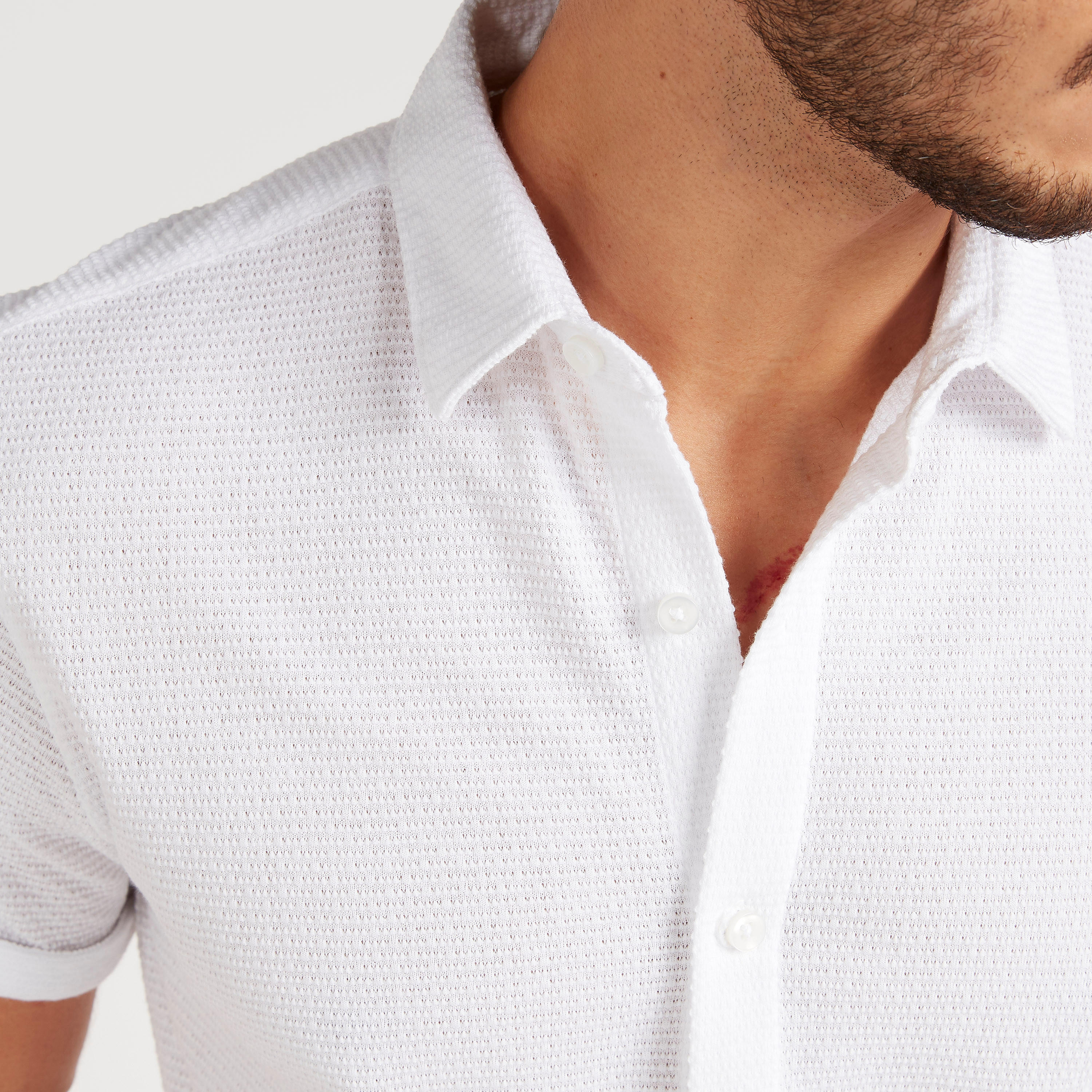 قميص بارز الملمس بأكمام قصيرة من آيكونيك-men-clothing-shirts-image-9