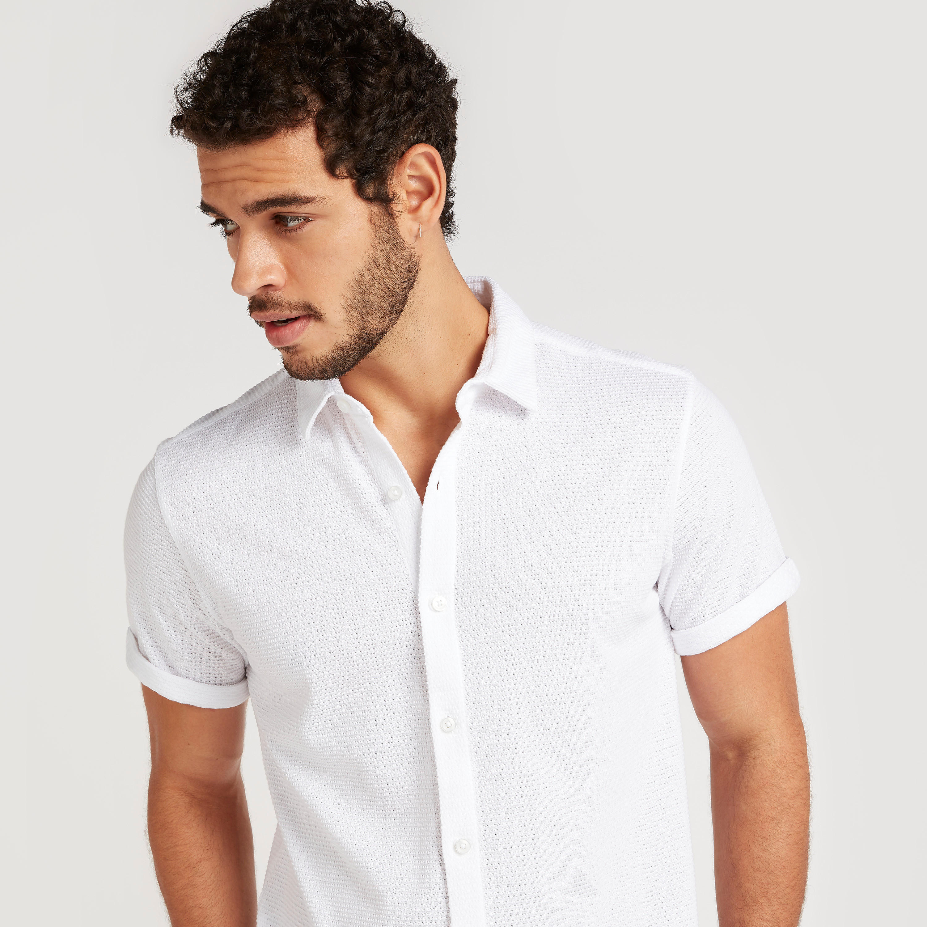قميص بارز الملمس بأكمام قصيرة من آيكونيك-men-clothing-shirts-image-11