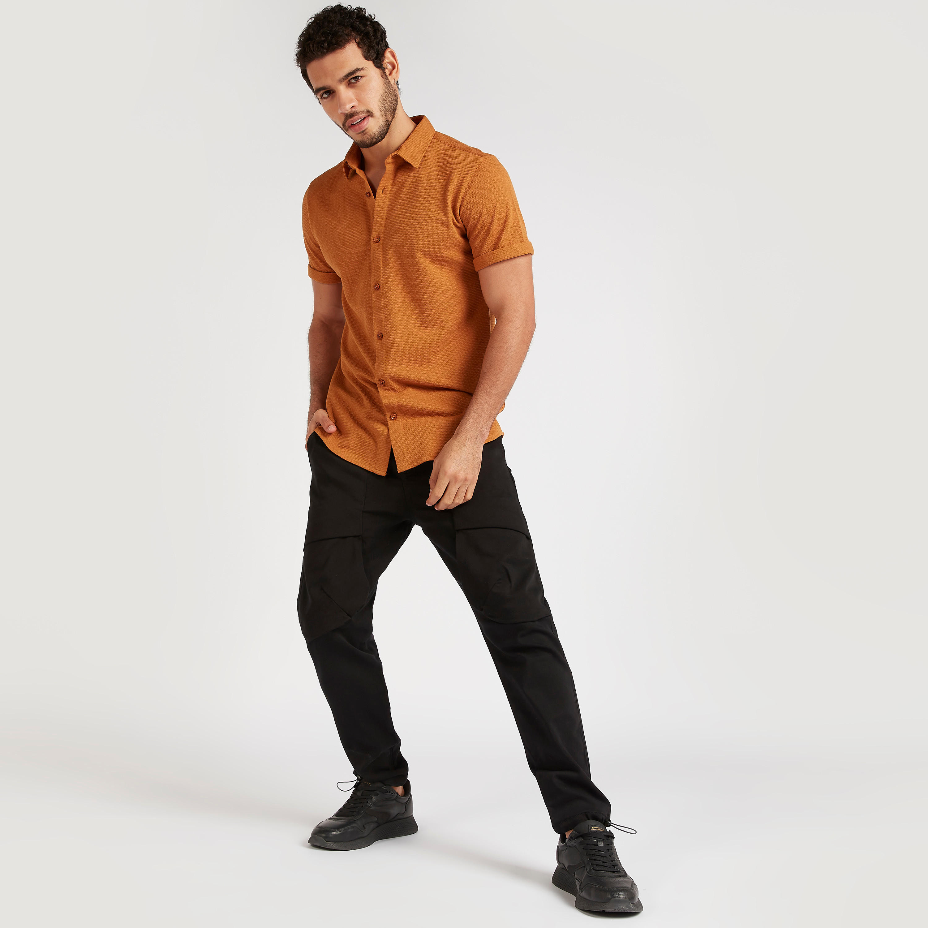 قميص بارز الملمس بأكمام قصيرة من آيكونيك-men-clothing-shirts-image-15