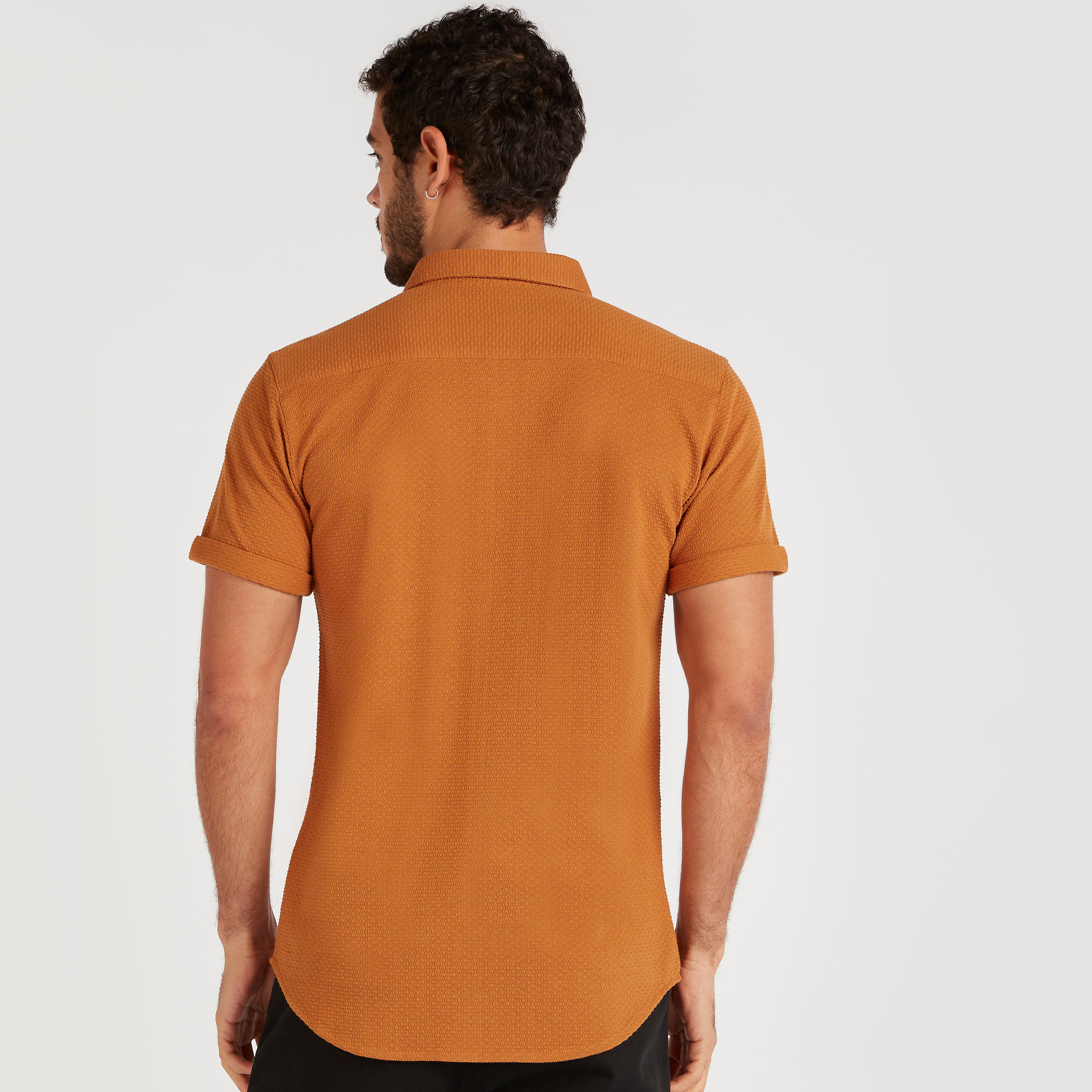 قميص بارز الملمس بأكمام قصيرة من آيكونيك-men-clothing-shirts-image-16