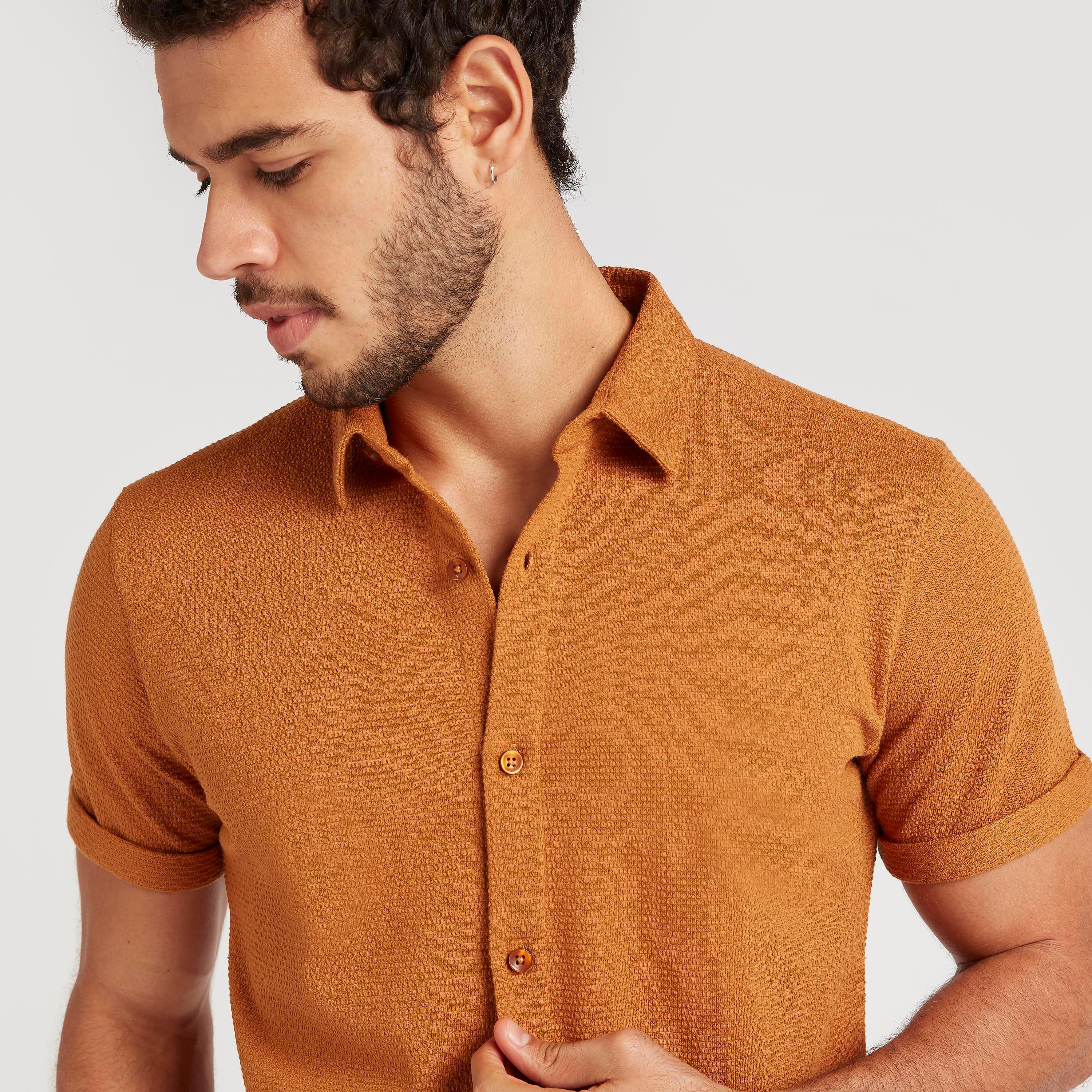 قميص بارز الملمس بأكمام قصيرة من آيكونيك-men-clothing-shirts-image-18