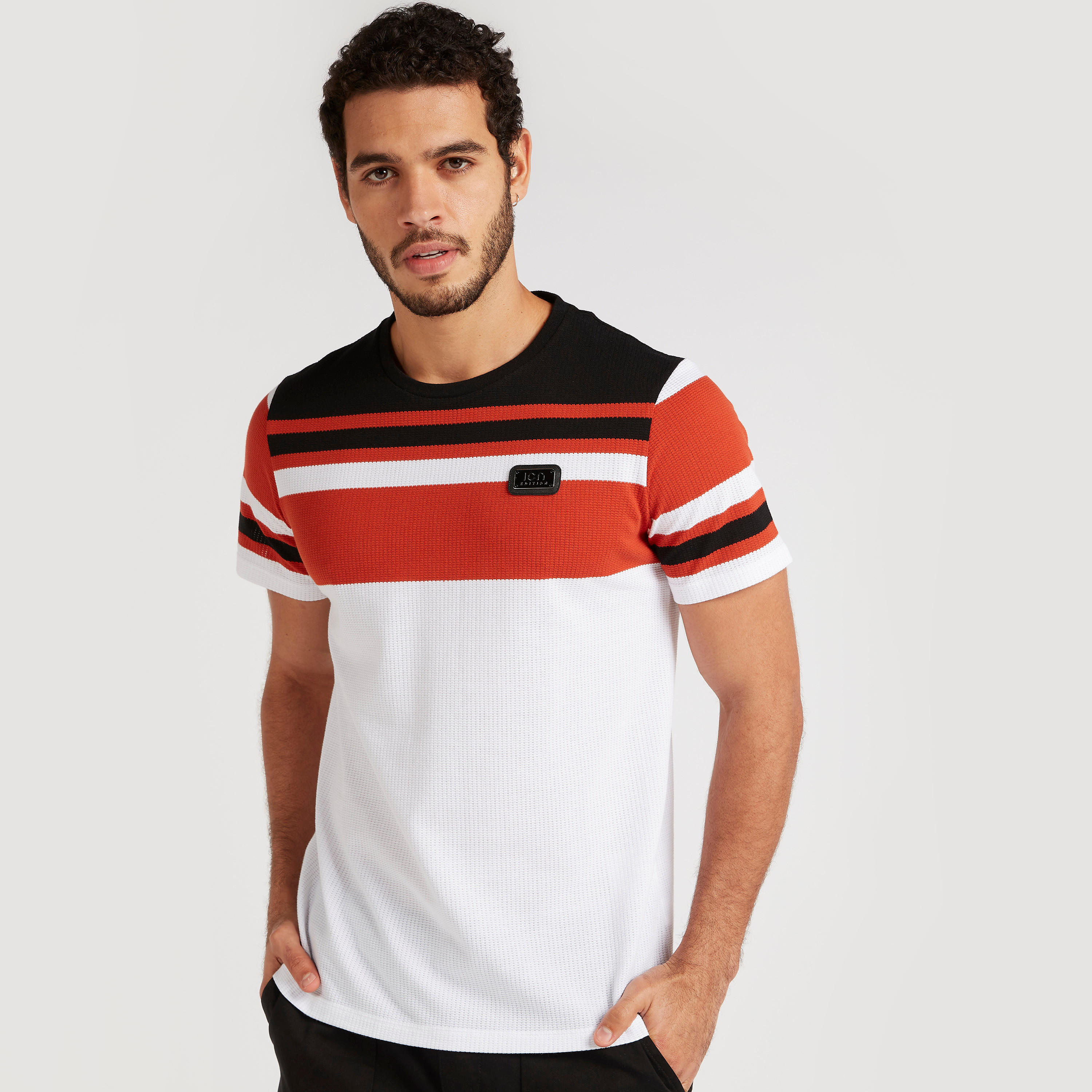 تيشيرت مخطّط بياقة ضيّقة وأكمام قصيرة من آيكونيك-men-clothing-tshirtsandpolos-tshirts-image-1
