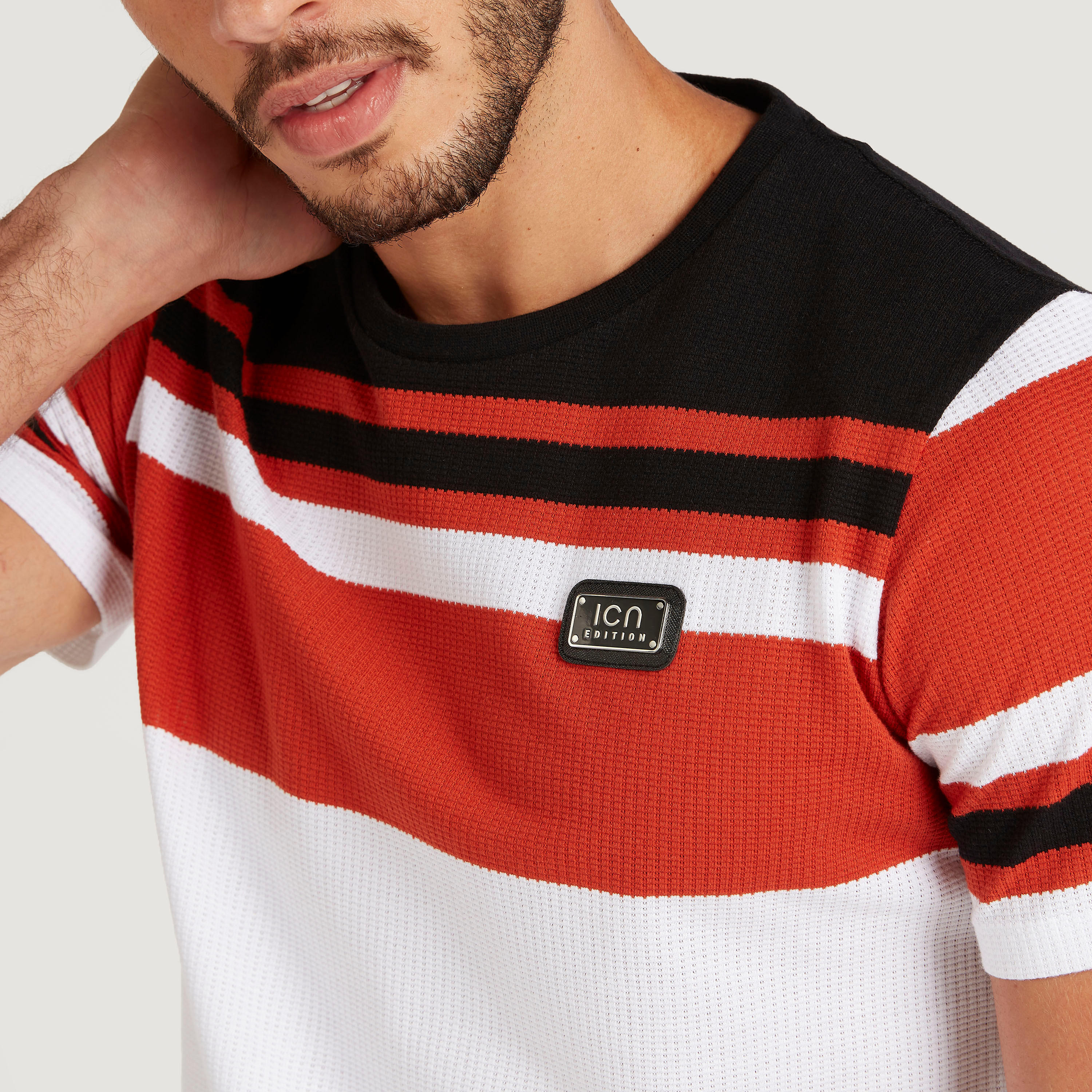 تيشيرت مخطّط بياقة ضيّقة وأكمام قصيرة من آيكونيك-men-clothing-tshirtsandpolos-tshirts-image-3