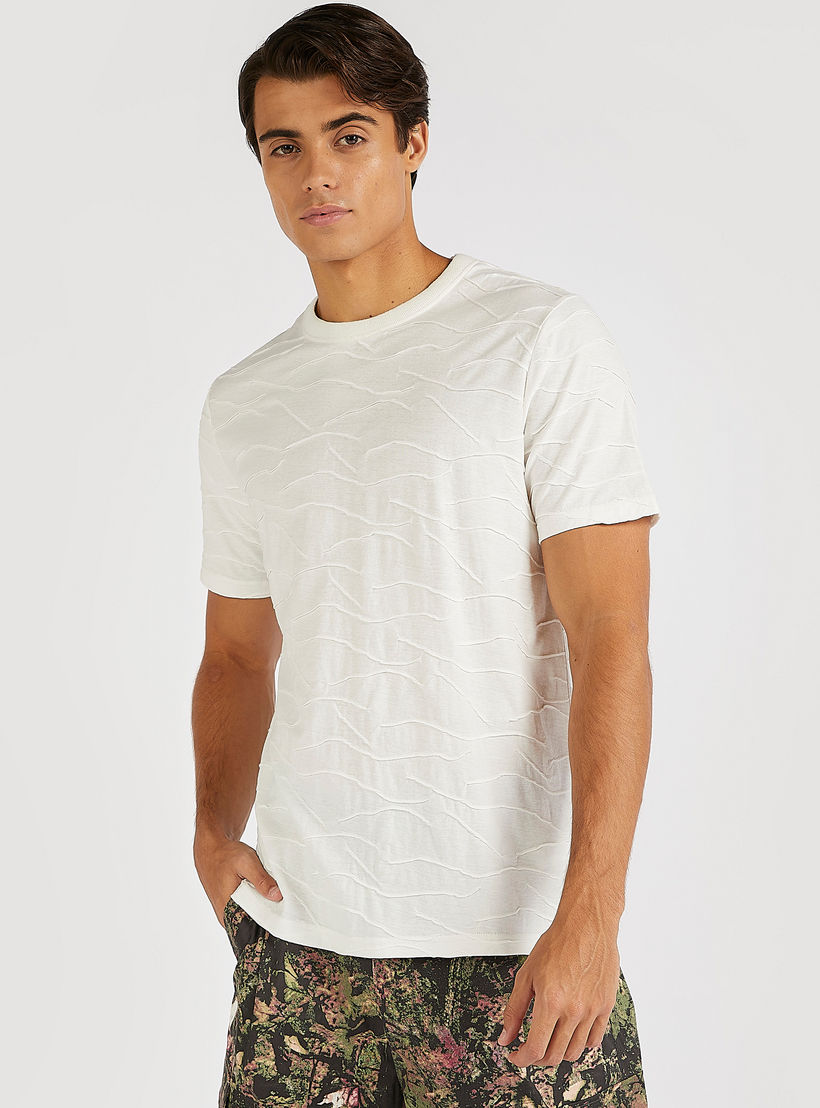 تيشيرت بارز الملمس بياقة ضيّقة وأكمام قصيرة-men-clothing-tshirtsandpolos-tshirts-image-4