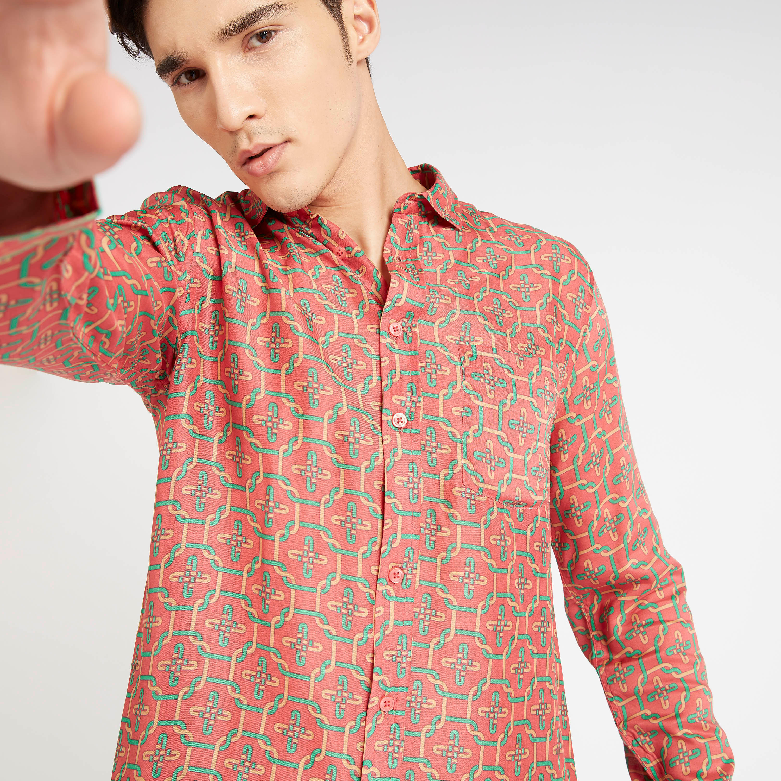 تيشيرت بطبعات وأكمام طويلة من آيكونيك-men-clothing-shirts-image-6