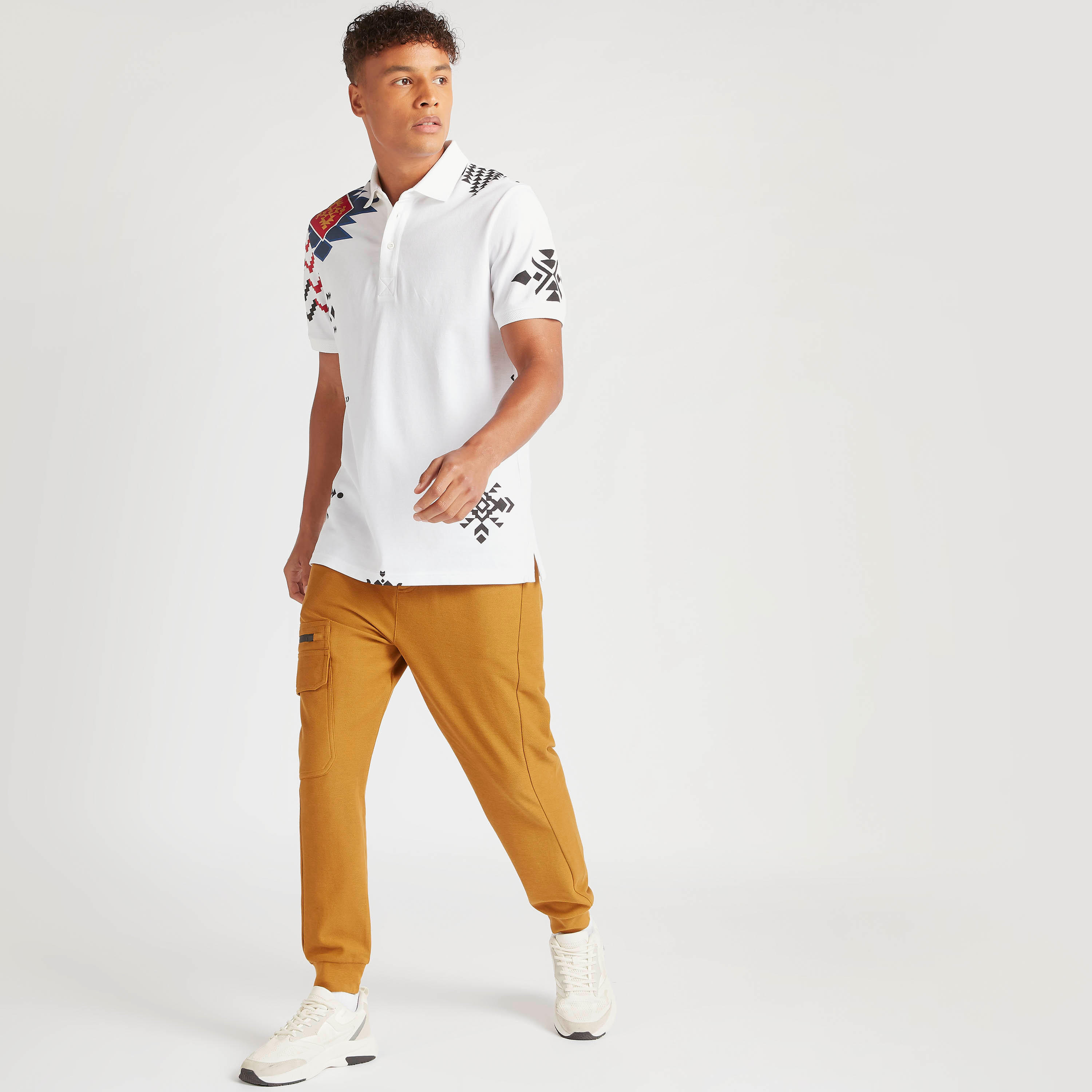 تيشيرت بولو بقصة سليم وأكمام قصيرة وطبعات من آيكونيك-men-clothing-tshirtsandpolos-polos-image-2