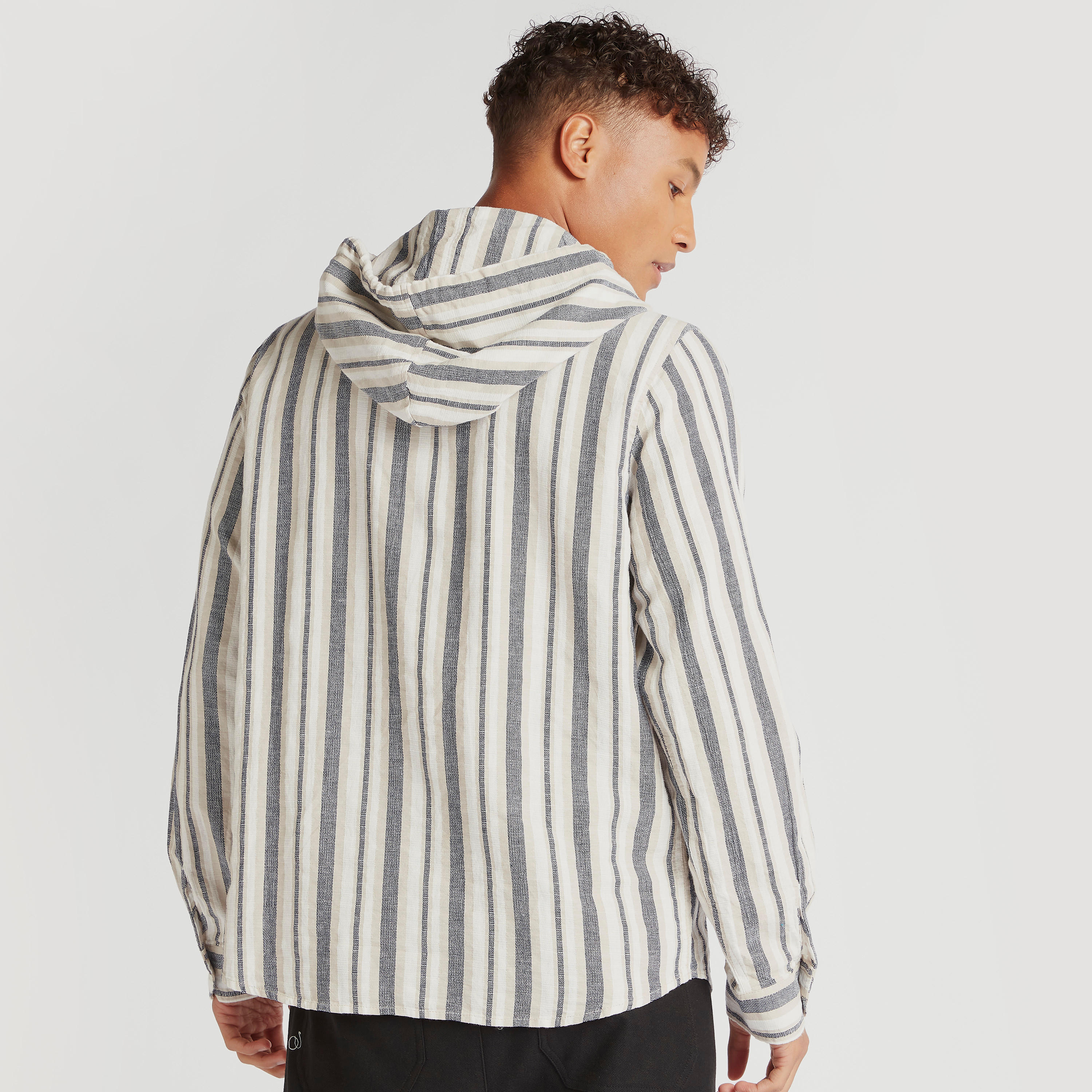 قميص مخطّط بأكمام طويلة وقبّعة من آيكونيك-men-clothing-shirts-image-4