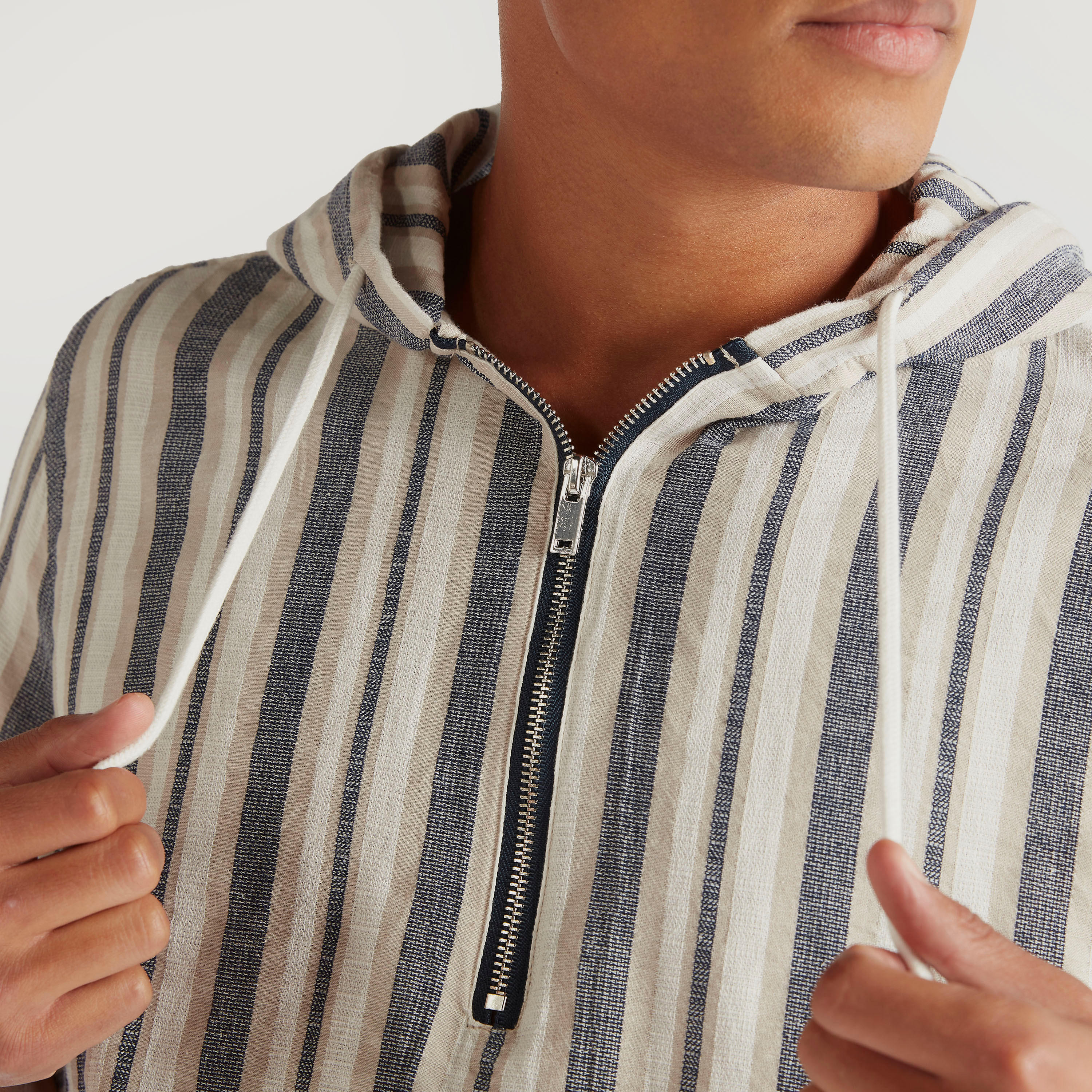 قميص مخطّط بأكمام طويلة وقبّعة من آيكونيك-men-clothing-shirts-image-5