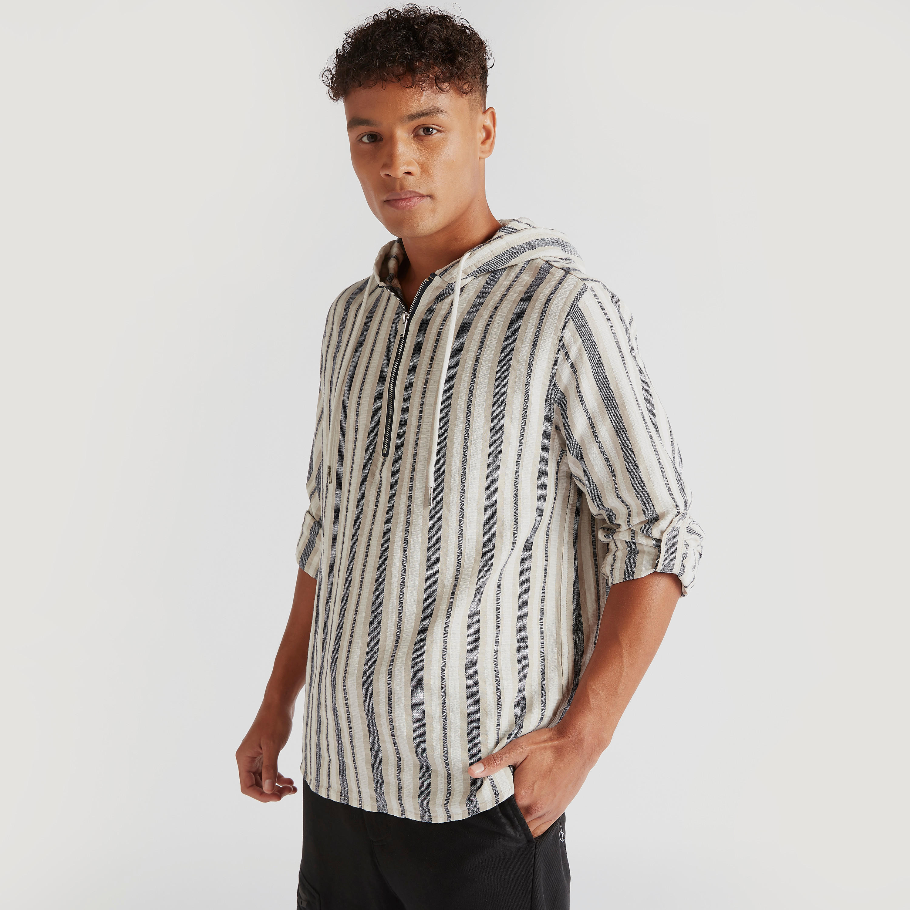 قميص مخطّط بأكمام طويلة وقبّعة من آيكونيك-men-clothing-shirts-image-6