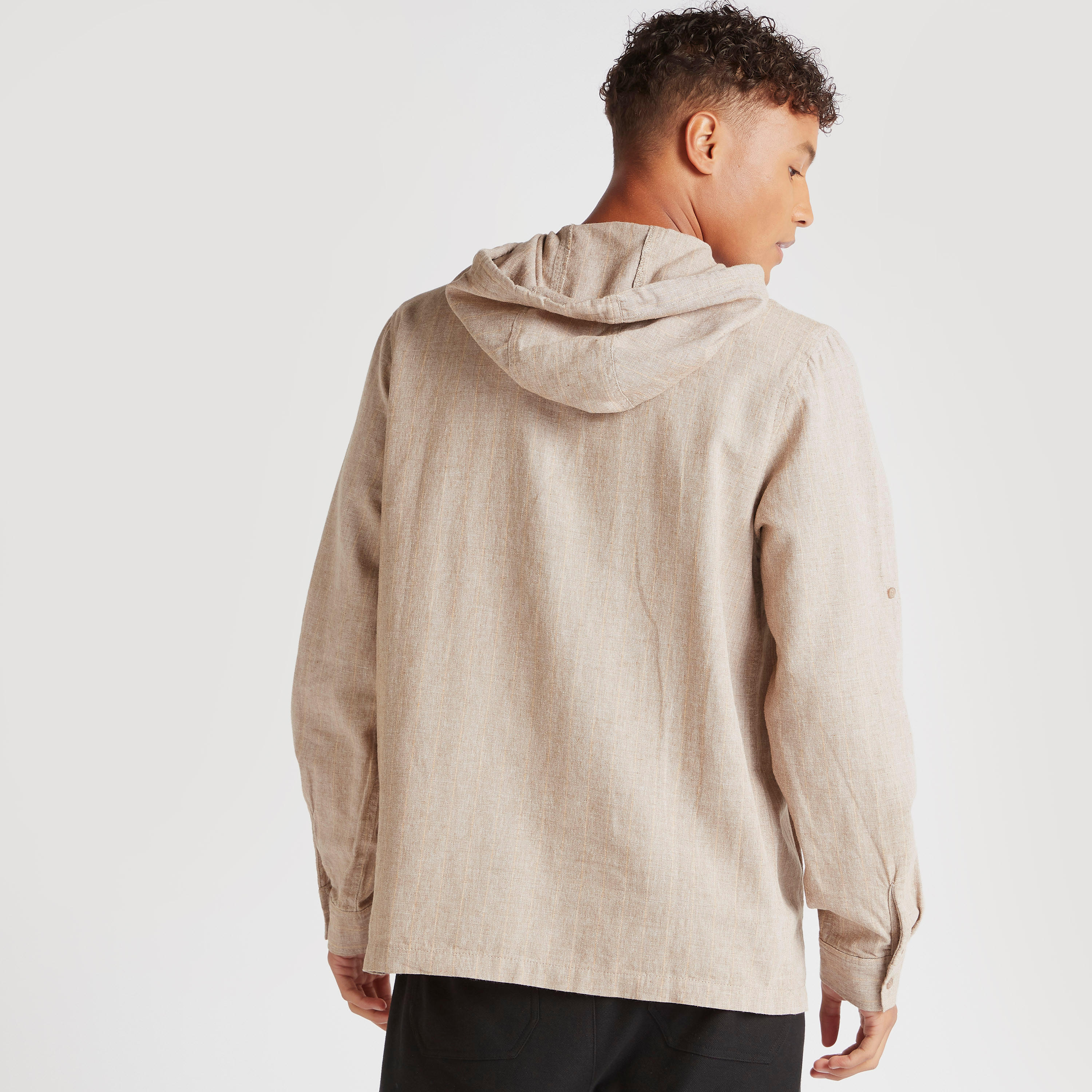 قميص بارز الملمس بقبّعة وأكمام طويلة وجيب كنغر من آيكونيك-men-clothing-shirts-image-4