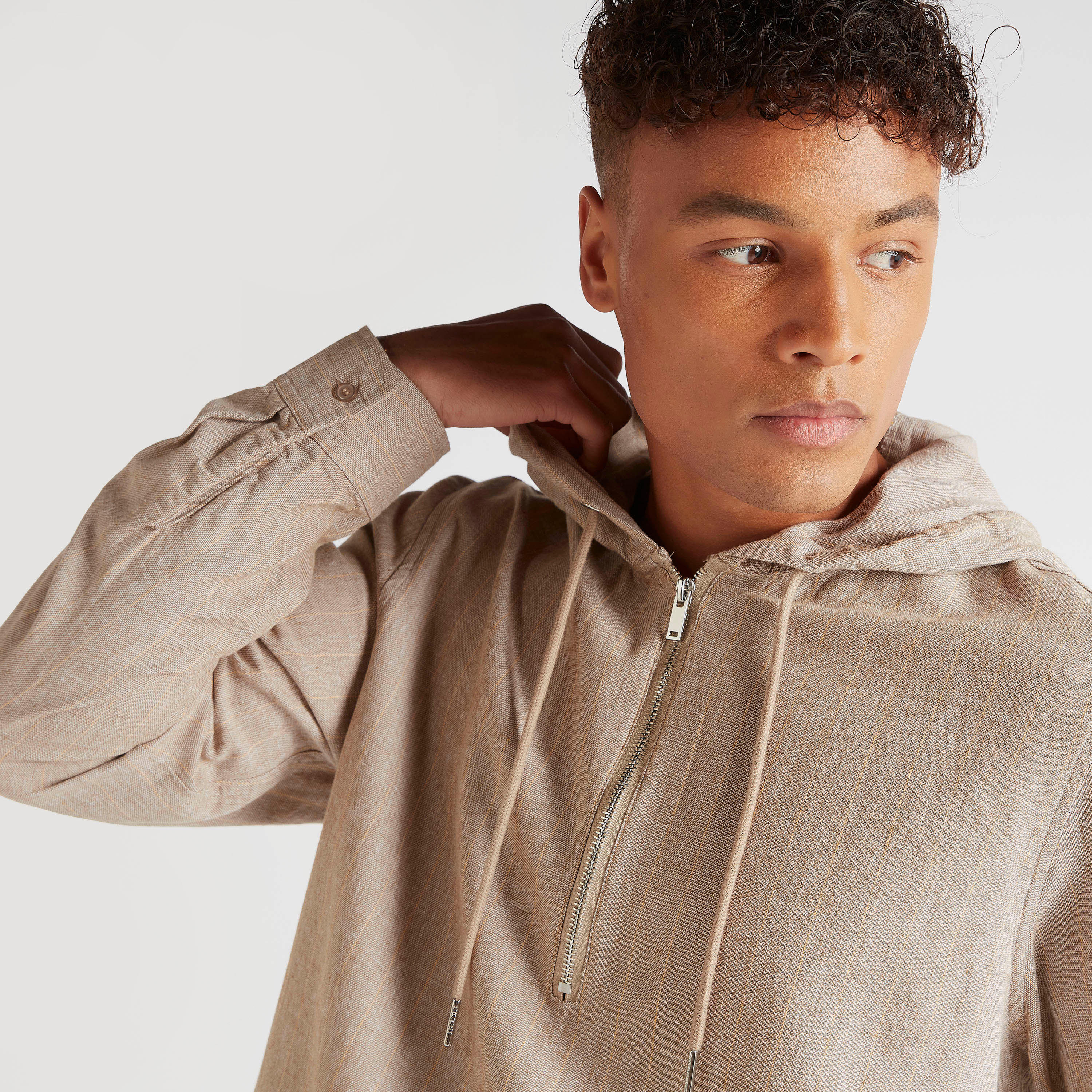 قميص بارز الملمس بقبّعة وأكمام طويلة وجيب كنغر من آيكونيك-men-clothing-shirts-image-5