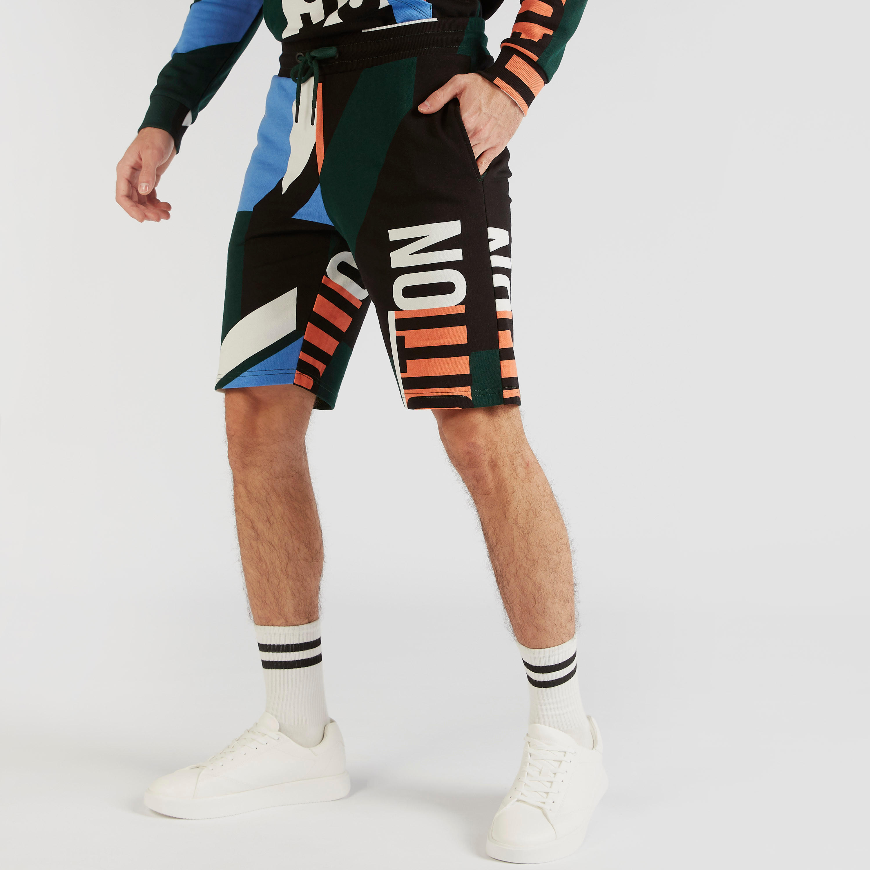 شورت برباط إغلاق وطبعات من آيكونيك-men-clothing-bottoms-shorts-image-6