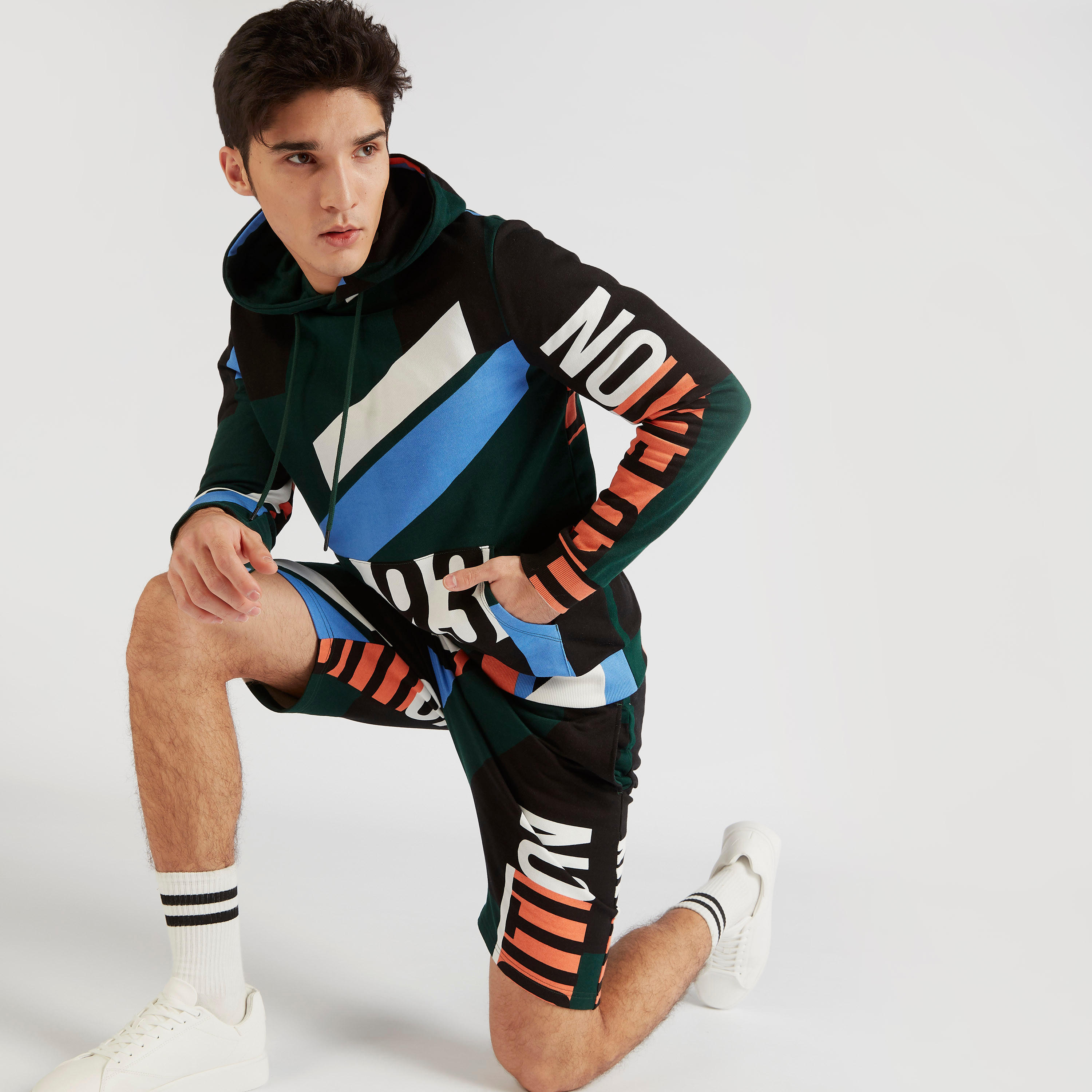 شورت برباط إغلاق وطبعات من آيكونيك-men-clothing-bottoms-shorts-image-2