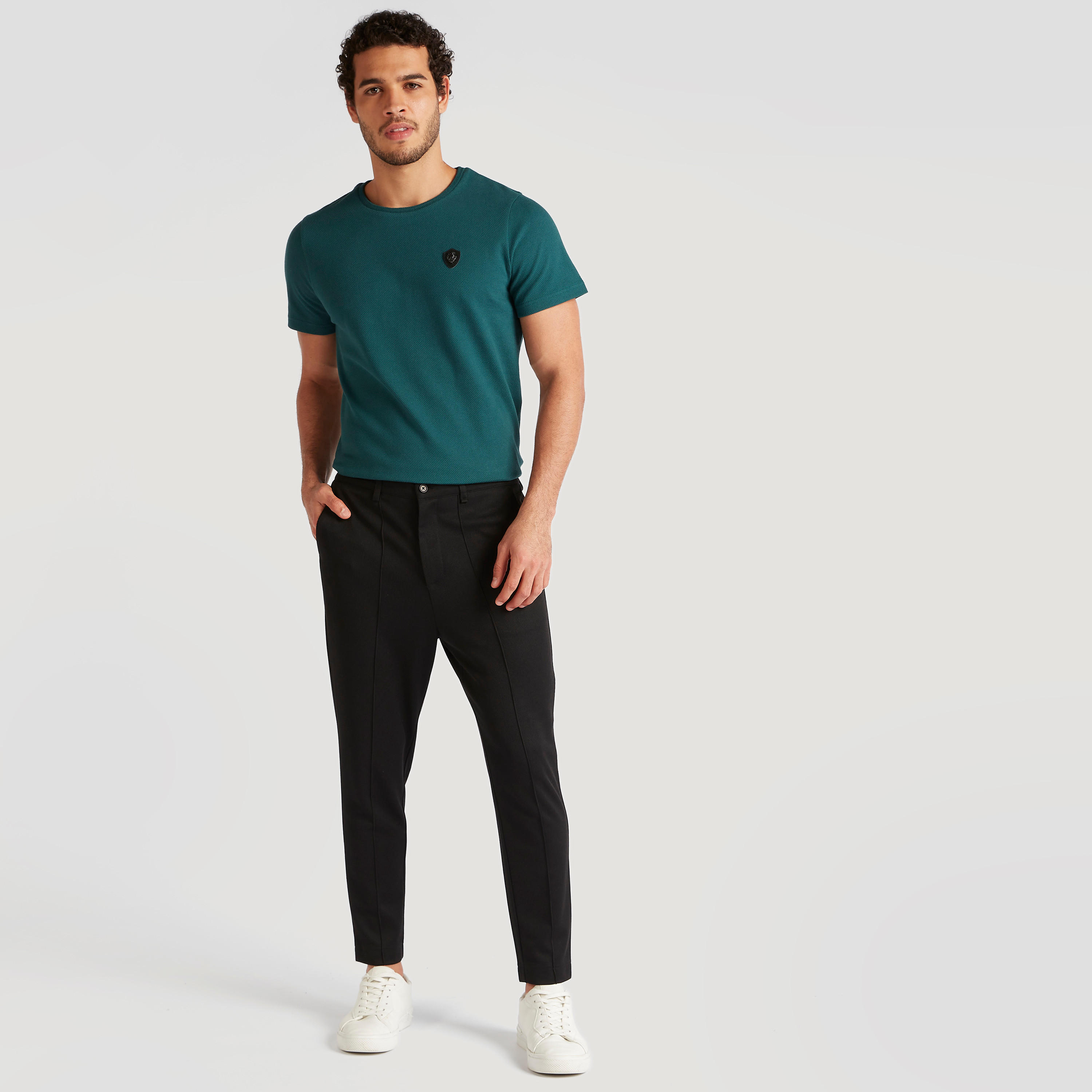 تيشيرت بارز الملمس بياقة ضيّقة وأكمام قصيرة من آيكونيك-men-clothing-tshirtsandpolos-tshirts-image-2