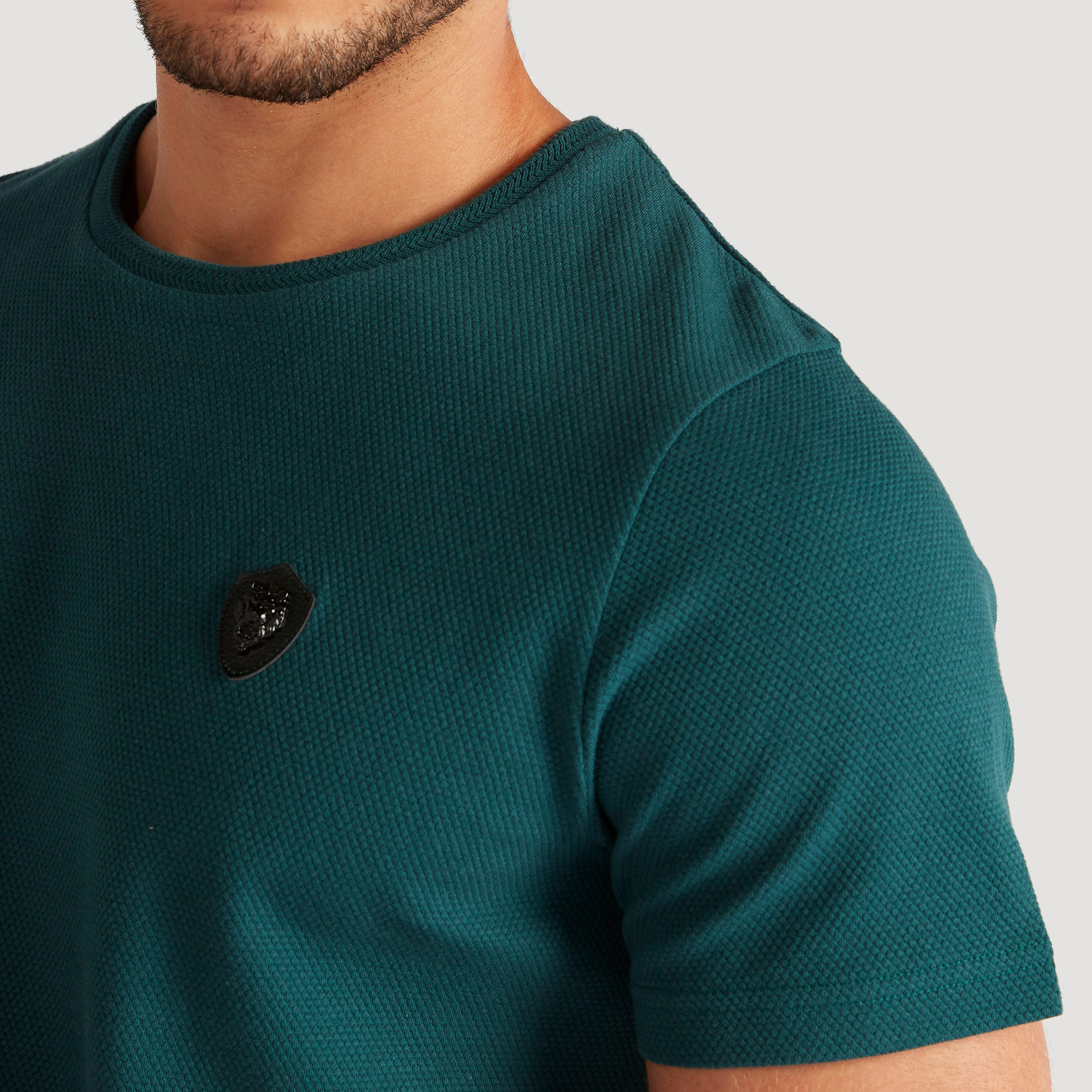تيشيرت بارز الملمس بياقة ضيّقة وأكمام قصيرة من آيكونيك-men-clothing-tshirtsandpolos-tshirts-image-3
