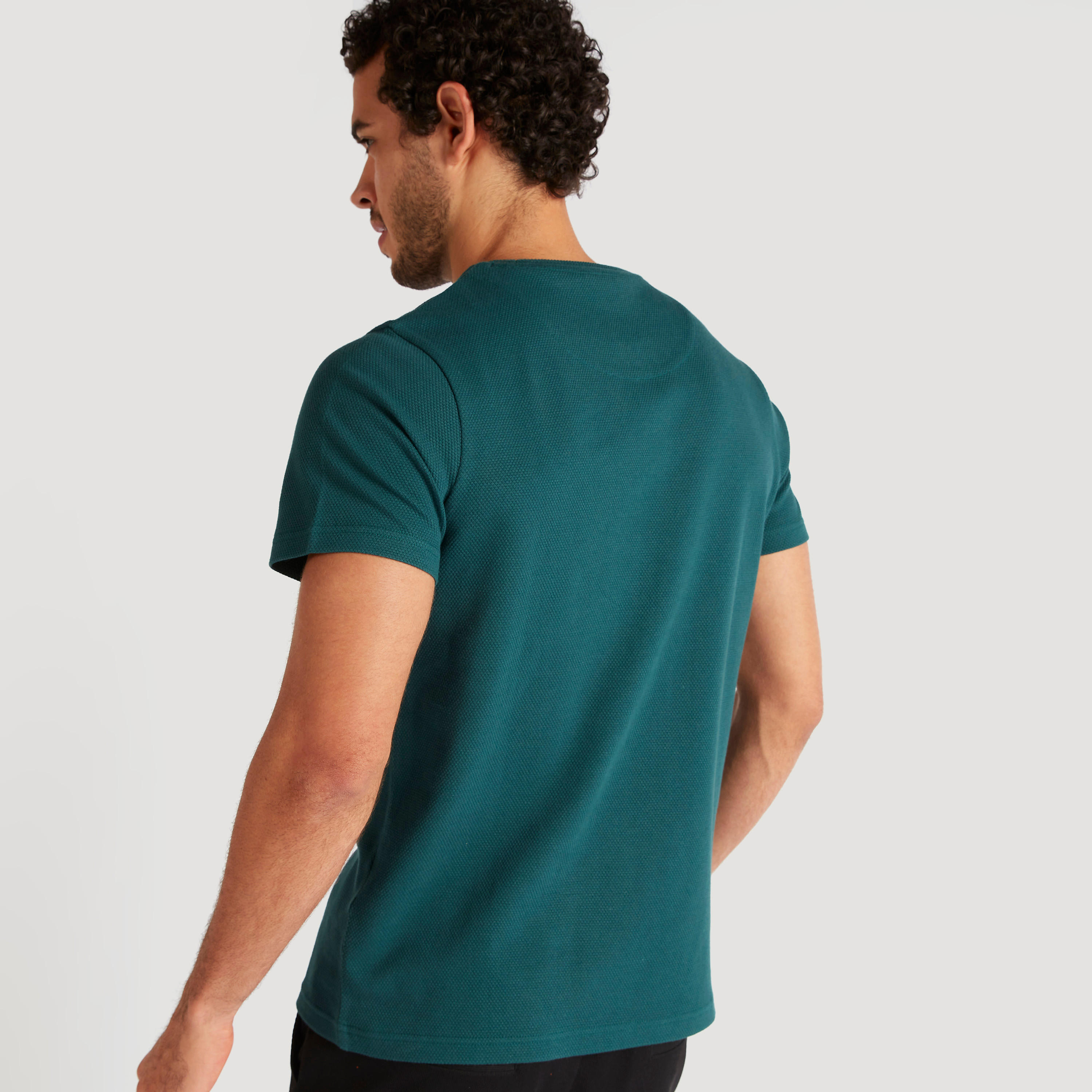 تيشيرت بارز الملمس بياقة ضيّقة وأكمام قصيرة من آيكونيك-men-clothing-tshirtsandpolos-tshirts-image-4