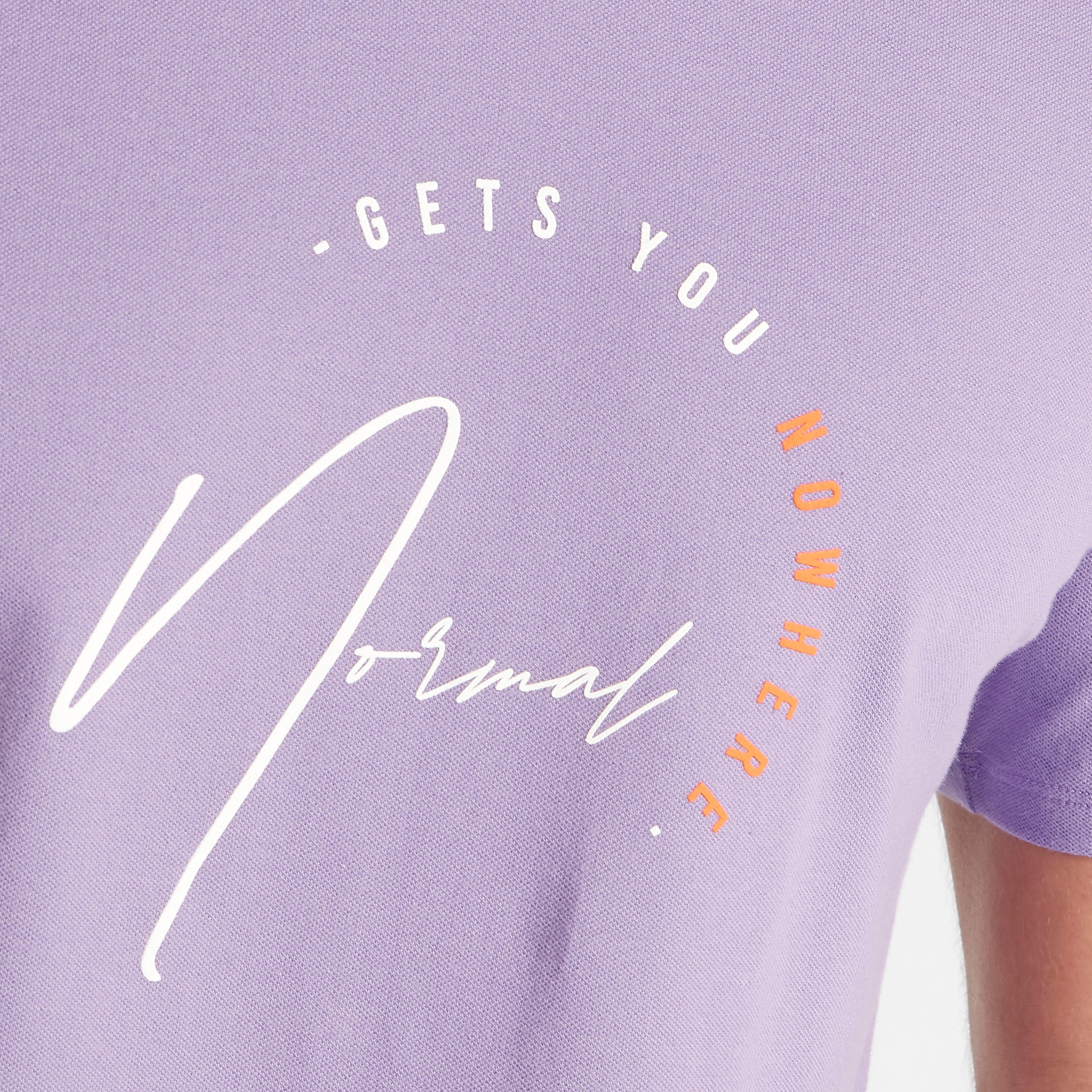 تيشيرت بياقة ضيّقة وأكمام قصيرة وطبعات من آيكونيك-men-clothing-tshirtsandpolos-tshirts-image-4