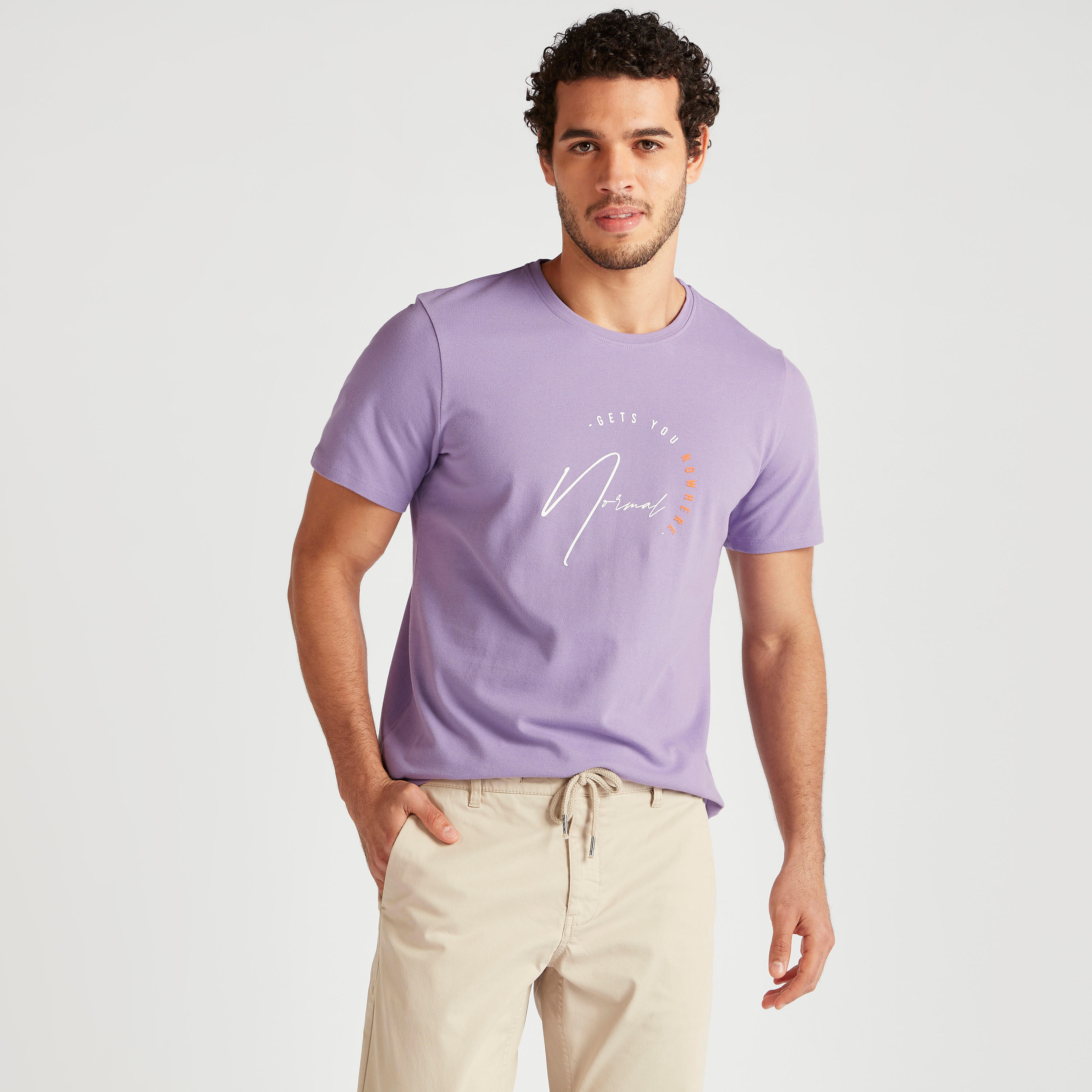 تيشيرت بياقة ضيّقة وأكمام قصيرة وطبعات من آيكونيك-men-clothing-tshirtsandpolos-tshirts-image-2