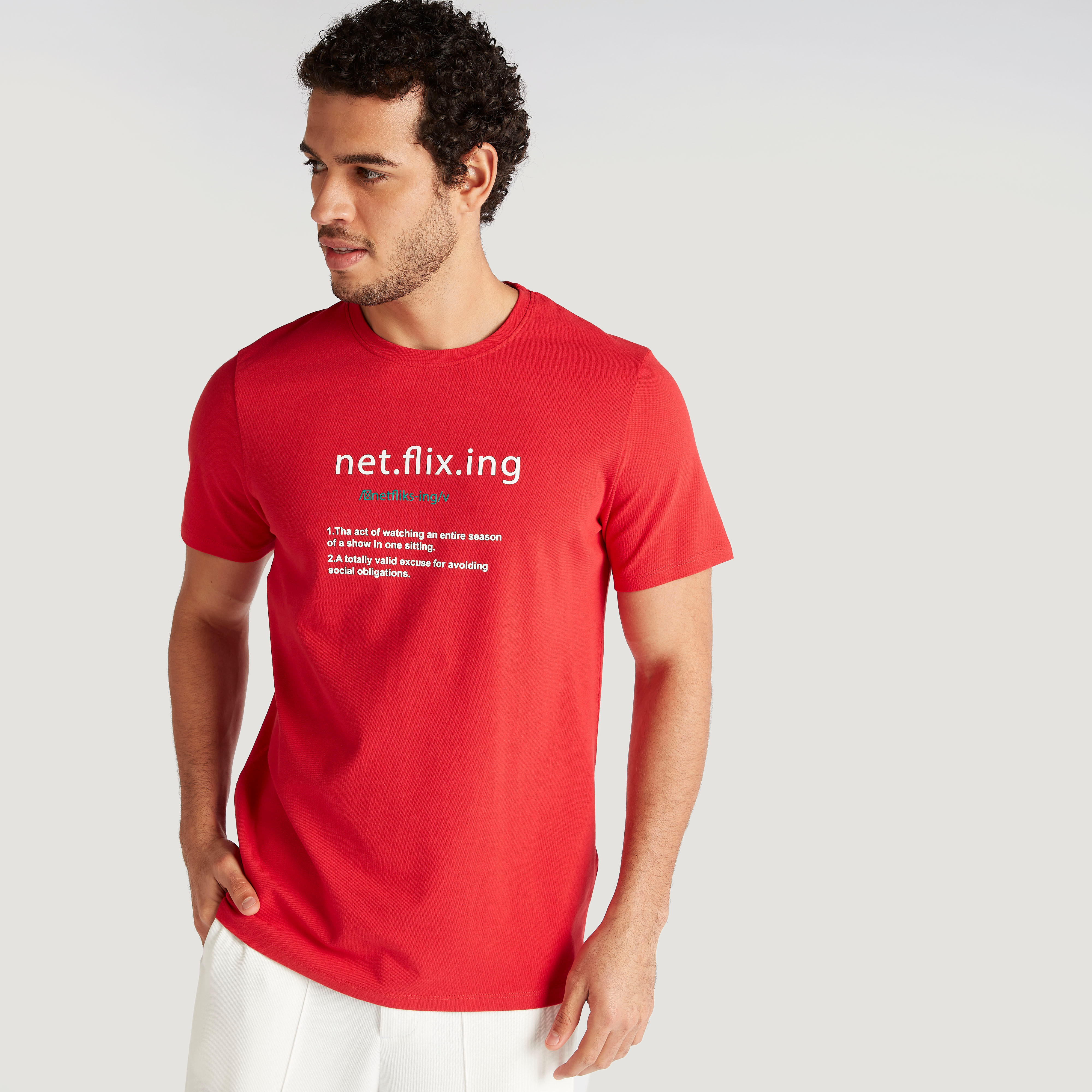 تيشيرت بياقة ضيّقة وأكمام قصيرة وطبعات من آيكونيك-men-clothing-tshirtsandpolos-tshirts-image-5
