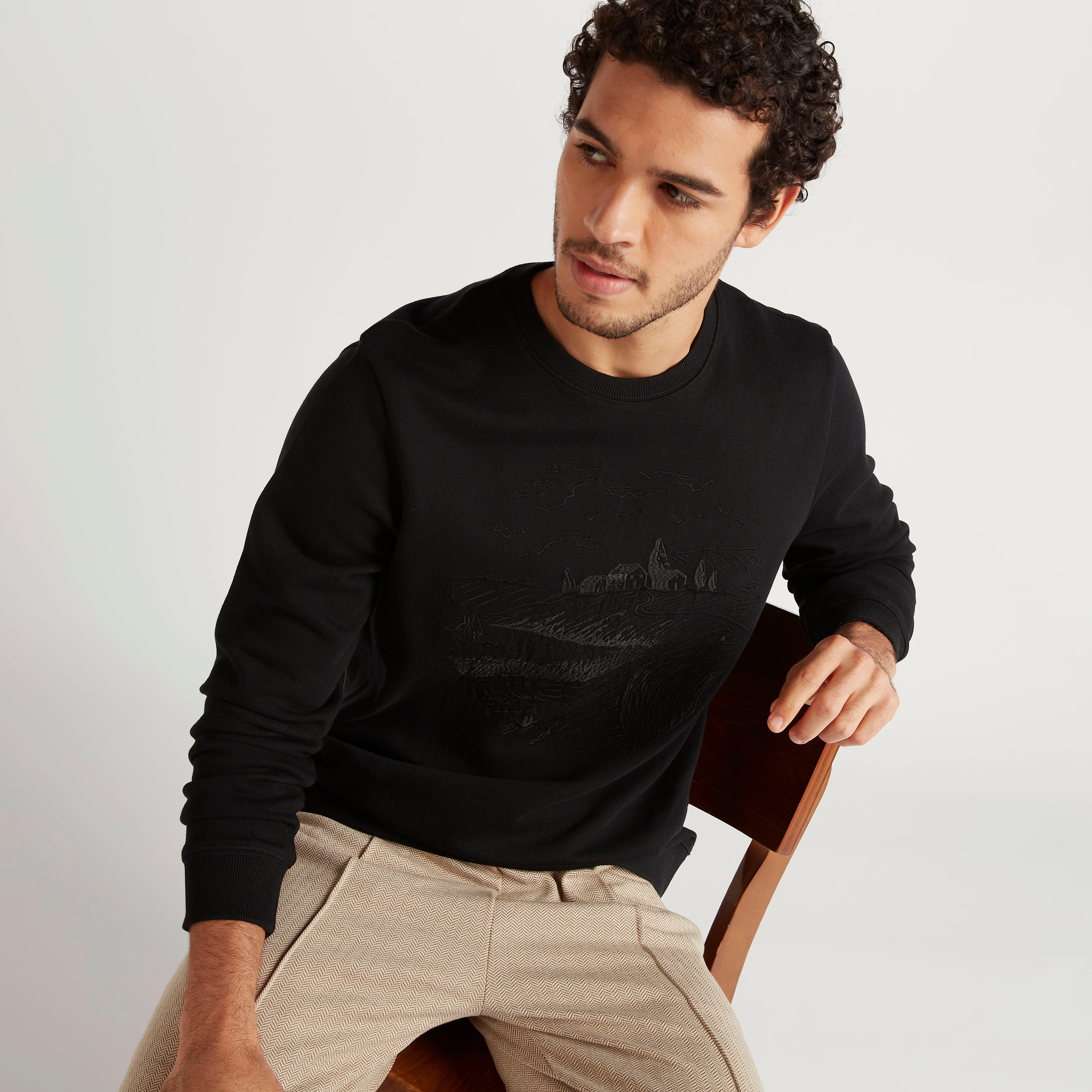 سويت شيرت مطرّز بأكمام طويلة من آيكونيك-men-winterwear-hoodiesandsweatshirts-image-1