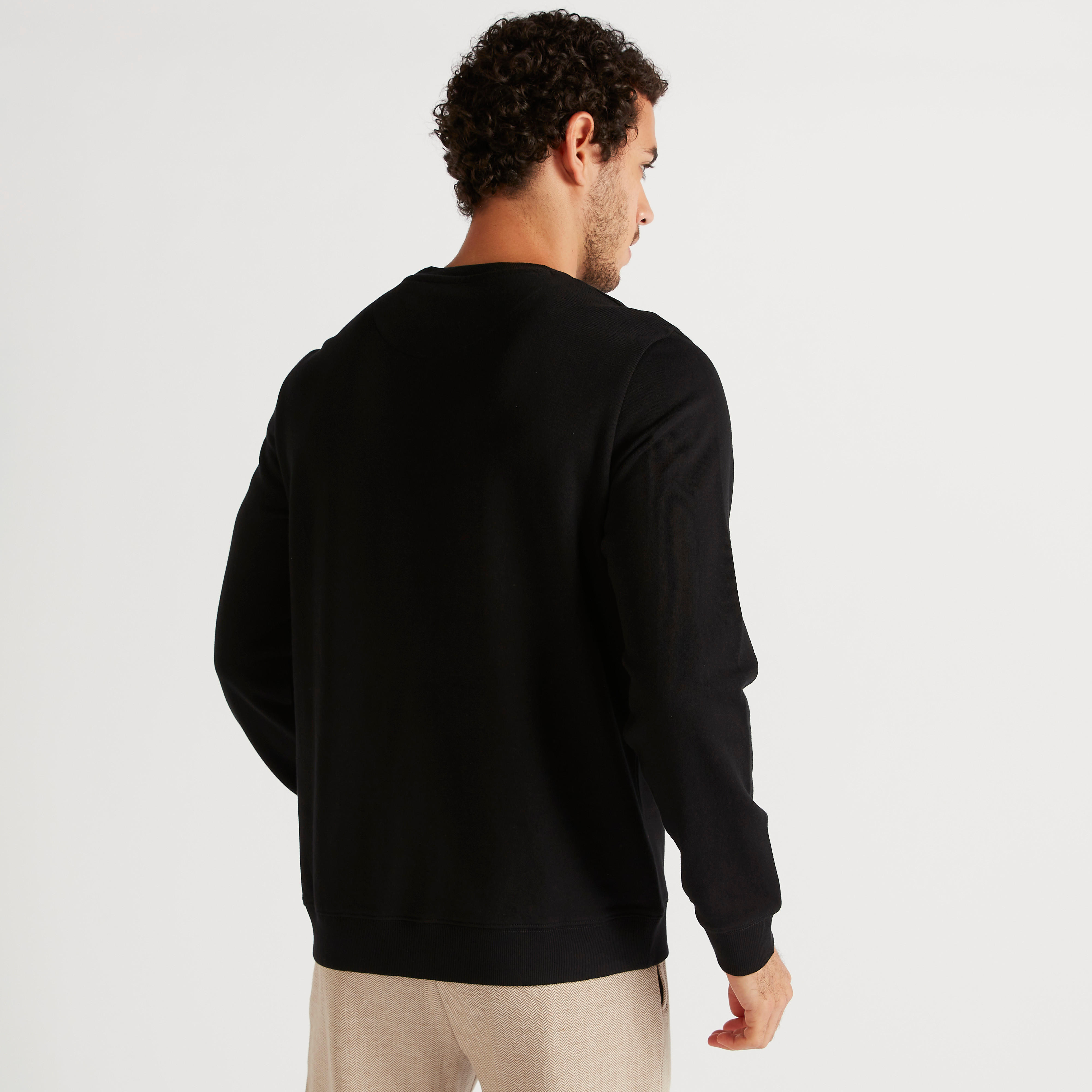 سويت شيرت مطرّز بأكمام طويلة من آيكونيك-men-winterwear-hoodiesandsweatshirts-image-4
