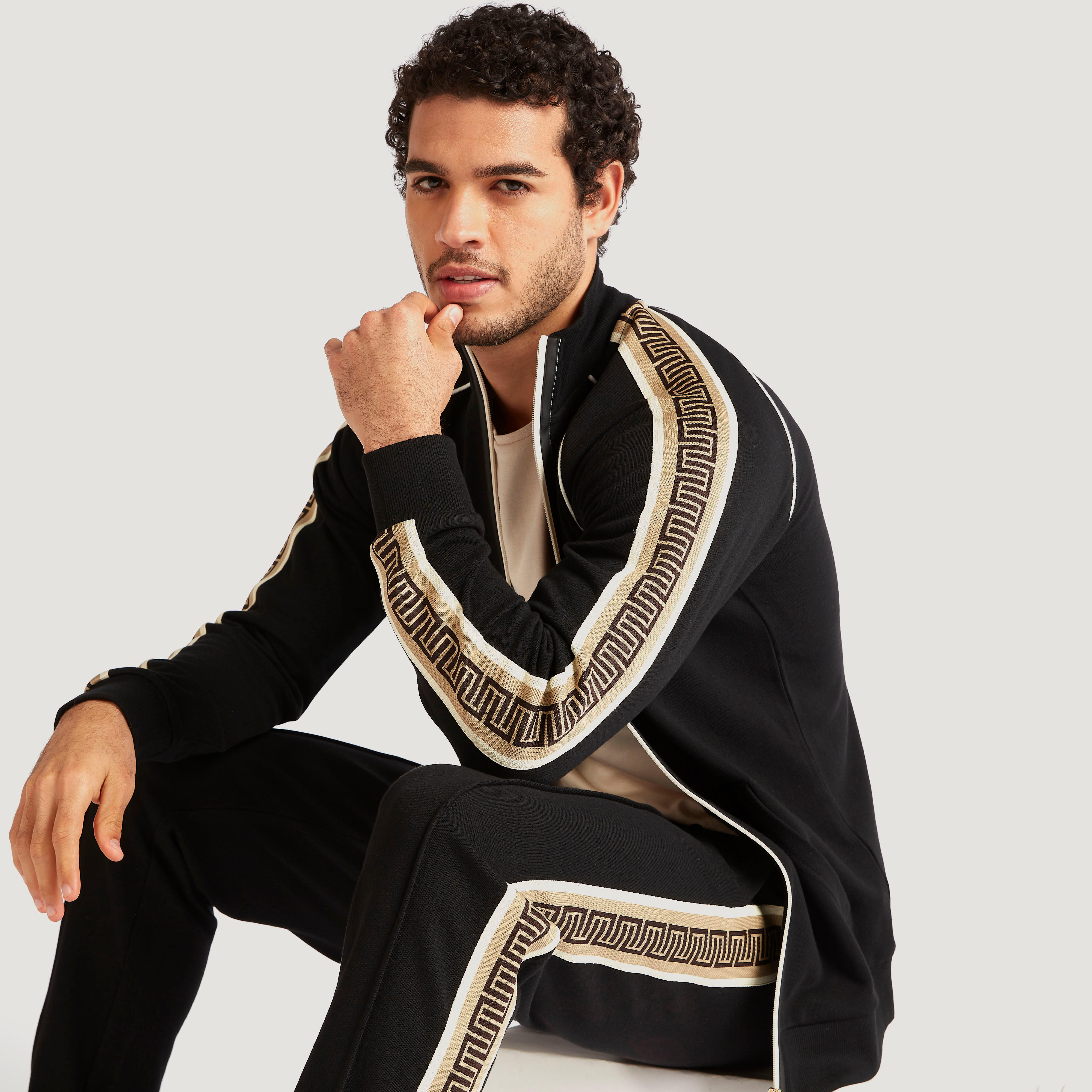 جاكيت بسحّاب وأكمام طويلة من آيكونيك-men-clothing-jacketsandblazers-jackets-image-1