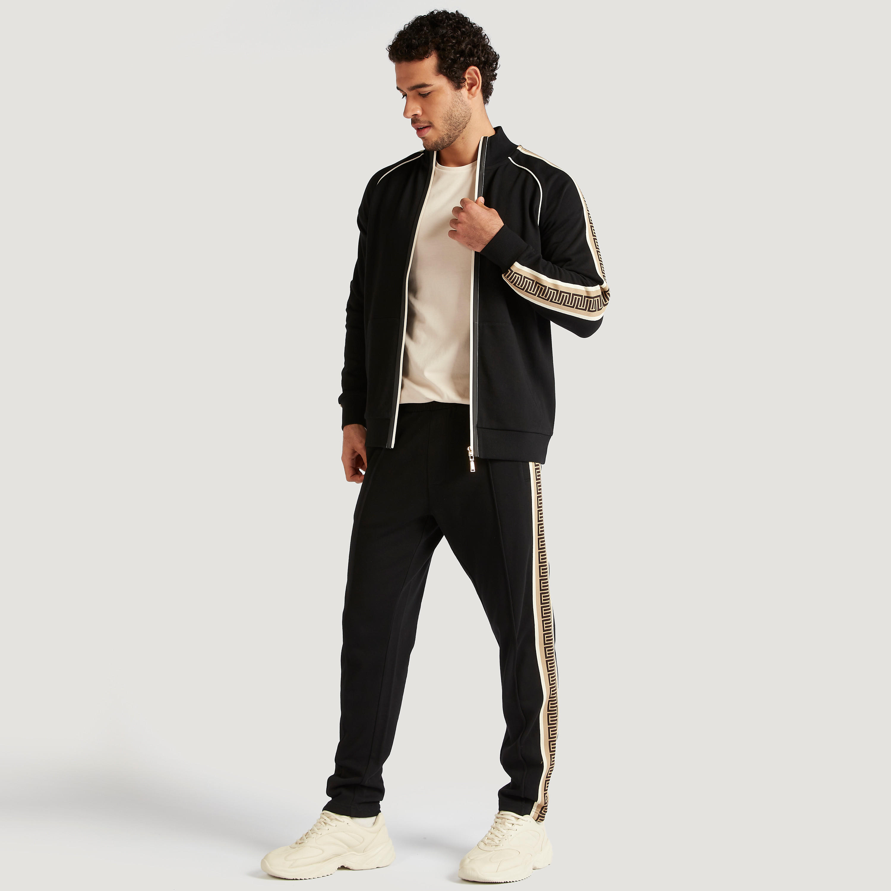 جاكيت بسحّاب وأكمام طويلة من آيكونيك-men-clothing-jacketsandblazers-jackets-image-2