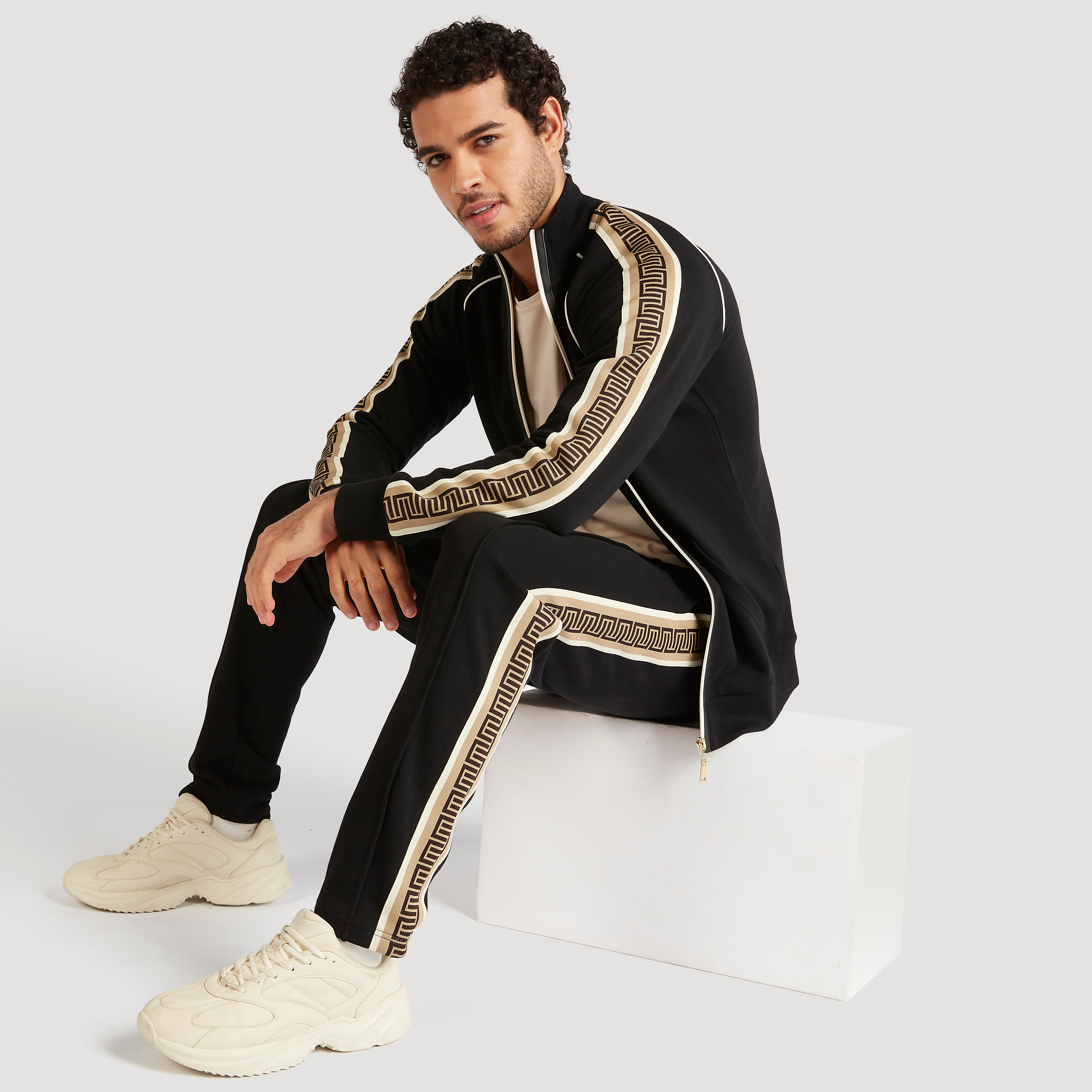 بنطلون رياضي سادة بجيوب من آيكونيك-men-clothing-bottoms-joggers-image-2