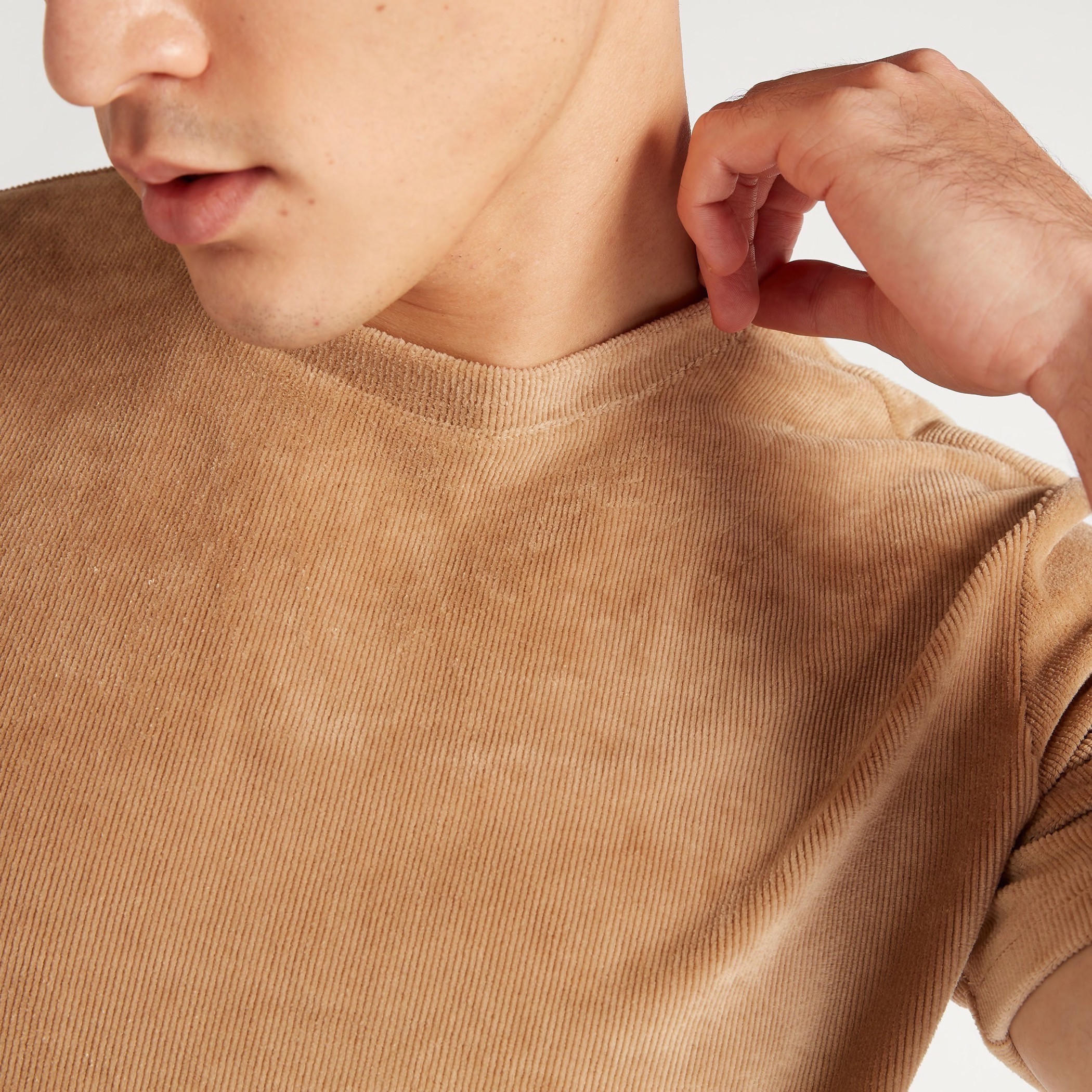 تيشيرت بارز الملمس بياقة ضيّقة وأكمام قصيرة-men-clothing-tshirtsandpolos-tshirts-image-3