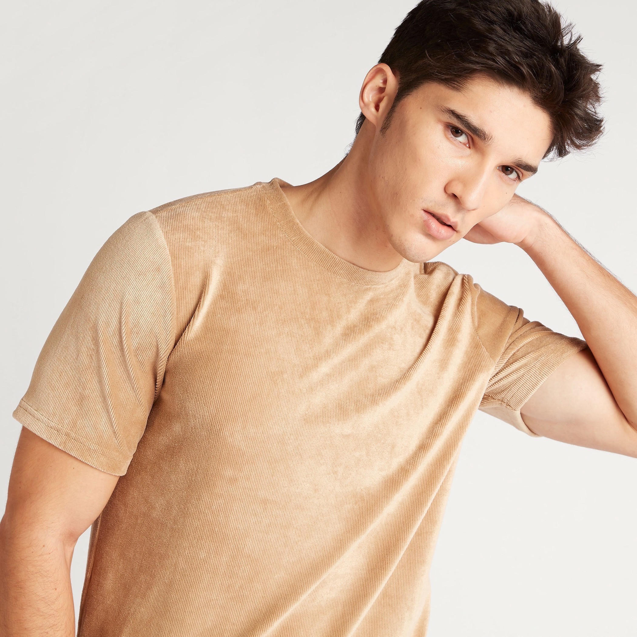 تيشيرت بارز الملمس بياقة ضيّقة وأكمام قصيرة-men-clothing-tshirtsandpolos-tshirts-image-5