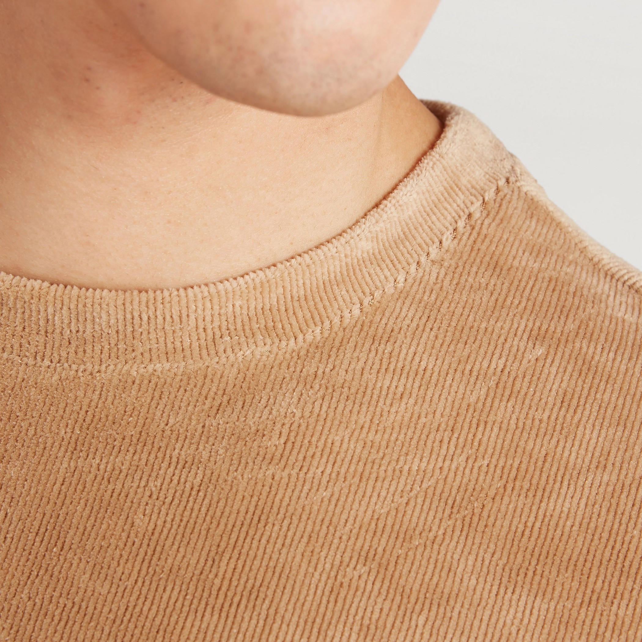 تيشيرت بارز الملمس بياقة ضيّقة وأكمام قصيرة-men-clothing-tshirtsandpolos-tshirts-image-6