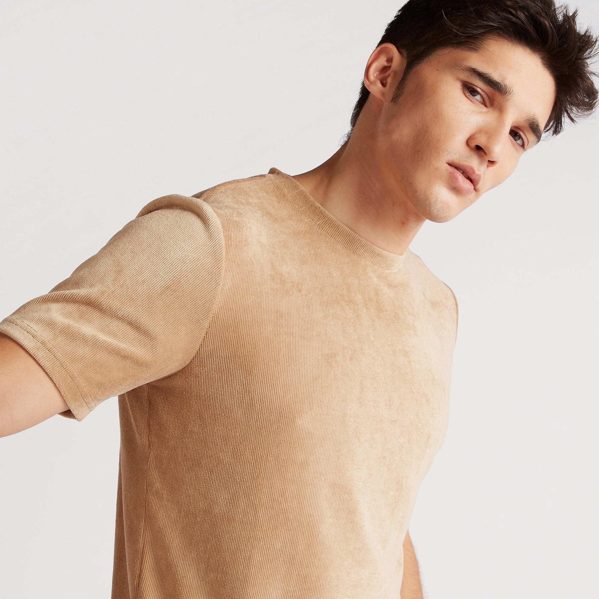 تيشيرت بارز الملمس بياقة ضيّقة وأكمام قصيرة-men-clothing-tshirtsandpolos-tshirts-image-7