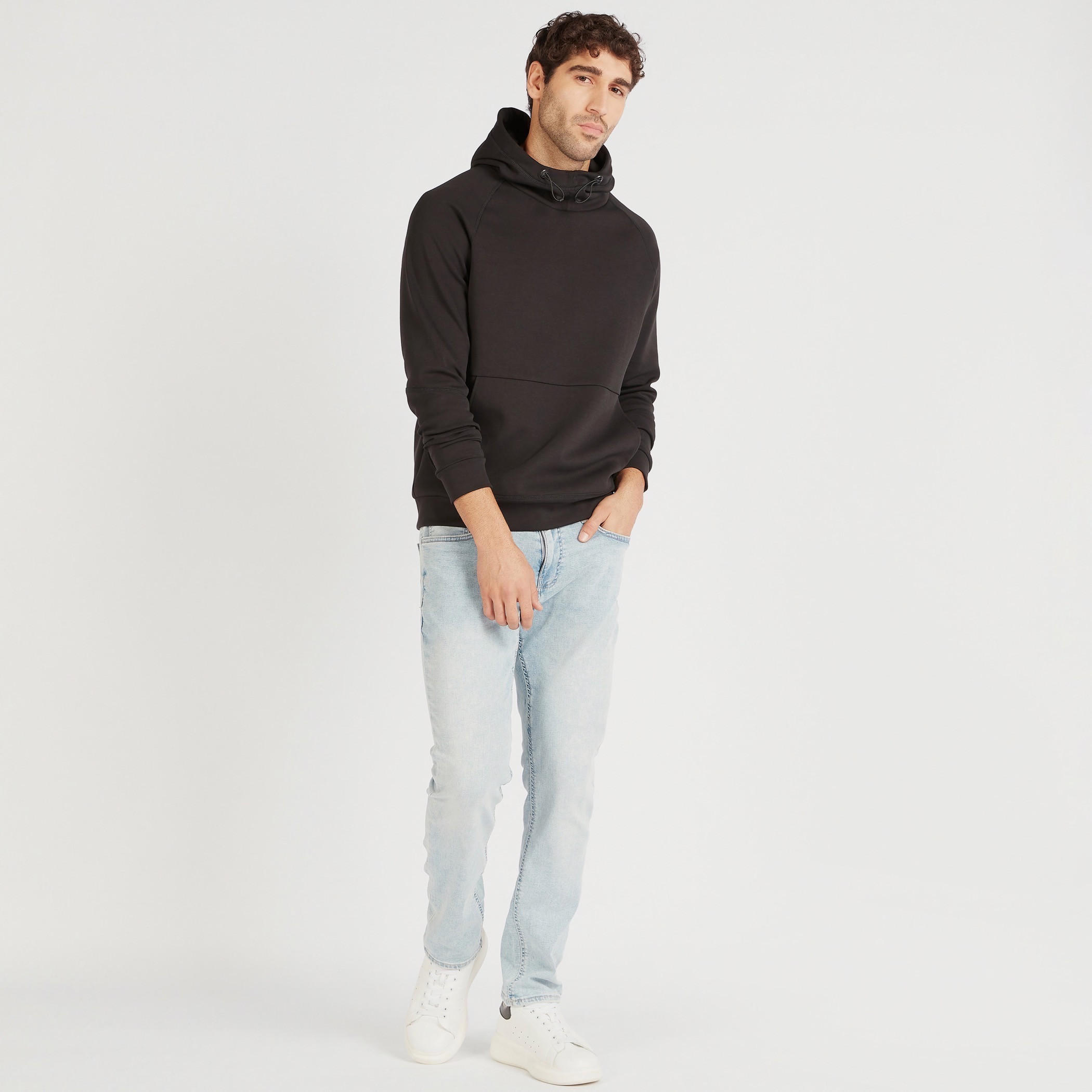 سويت شيرت بقبّعة وأكمام طويلة وطبعات من آيكونيك-men-winterwear-hoodiesandsweatshirts-image-2