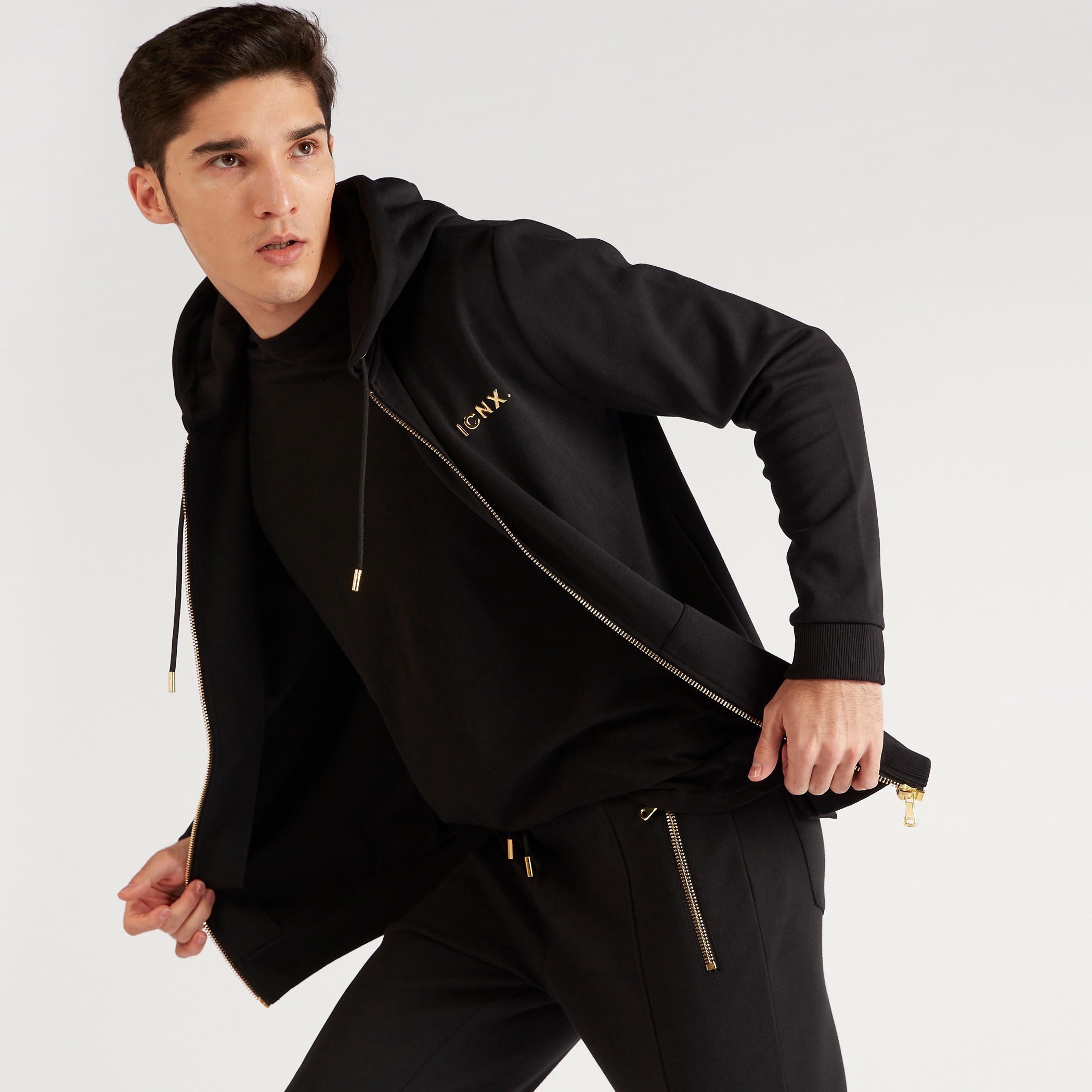 هودي سادة بسحّاب وجيوب وأكمام طويلة-men-winterwear-hoodiesandsweatshirts-image-3