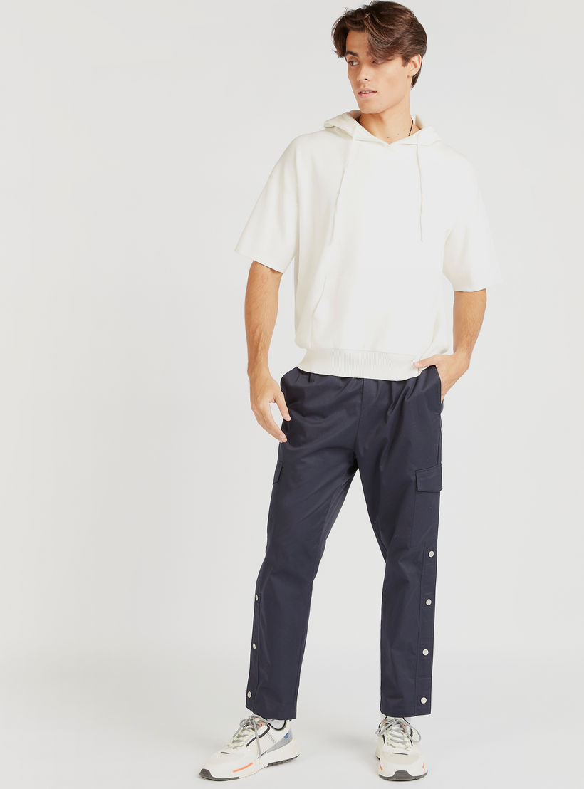 بنطلون كارجو سادة بخصر مطّاطي وجيوب-men-clothing-bottoms-trousersandchinos-trousers-image-3