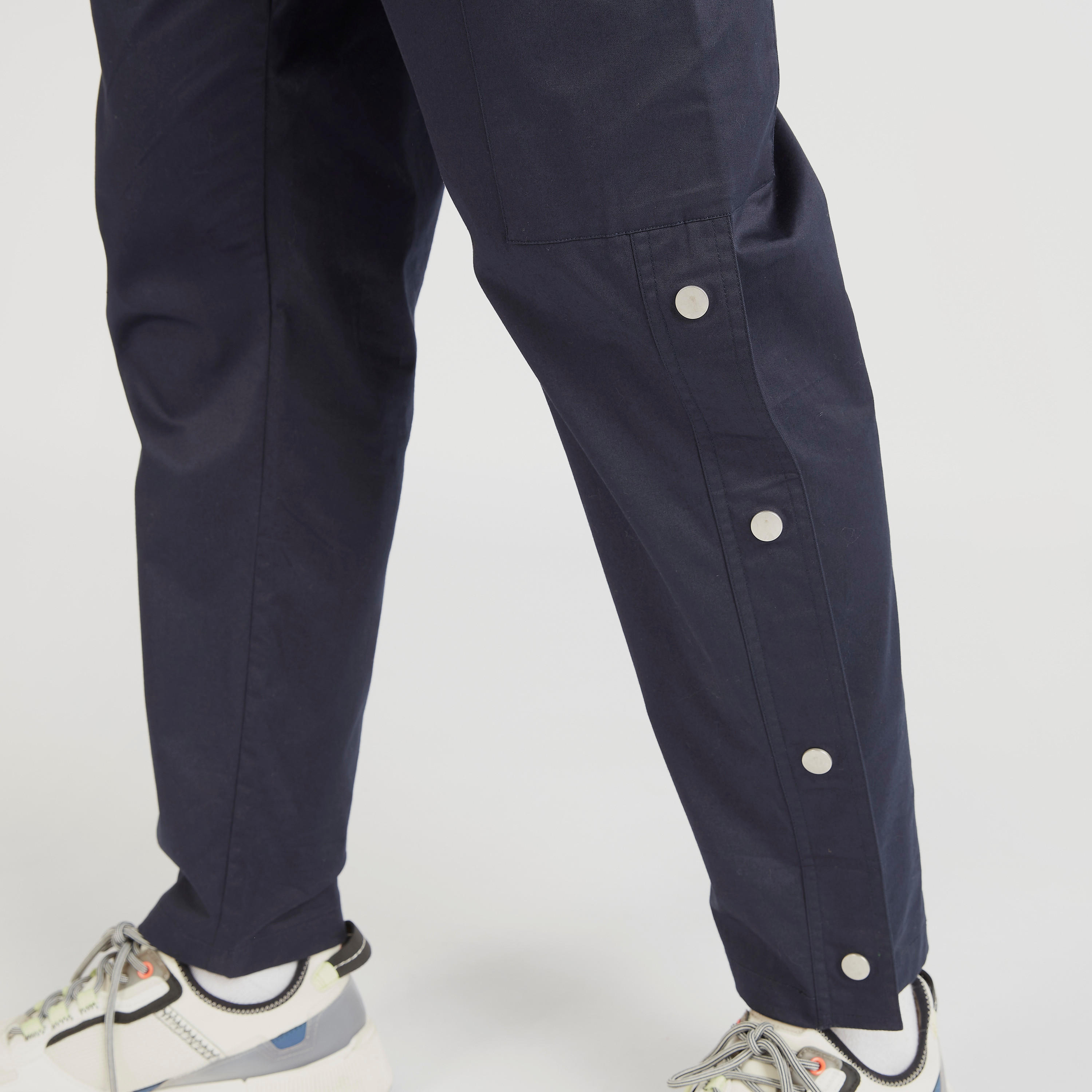 بنطلون كارجو سادة بخصر مطّاطي وجيوب-men-clothing-bottoms-trousersandchinos-trousers-image-2