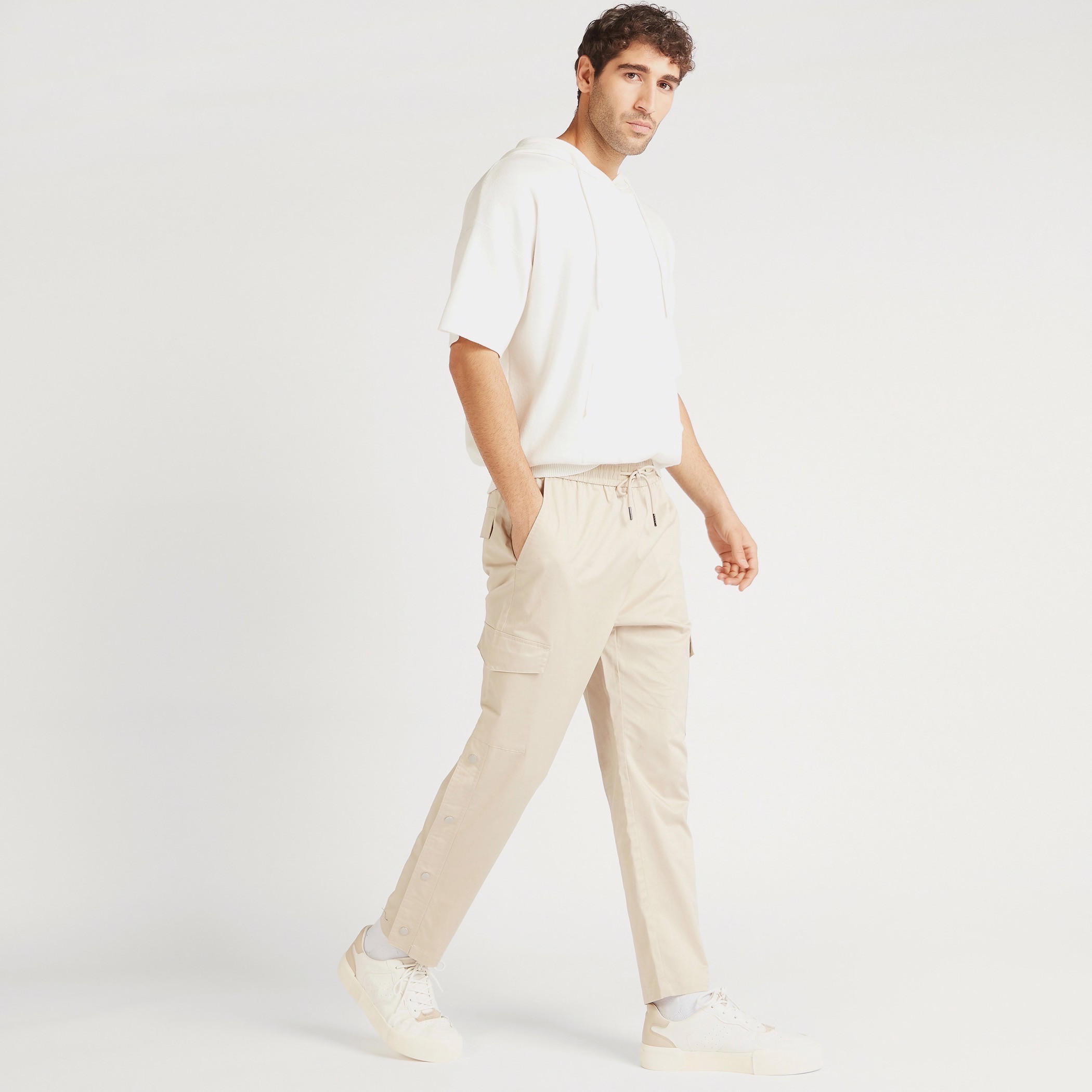 بنطلون سادة برباط وجيوب من آيكونيك-men-clothing-bottoms-trousersandchinos-trousers-image-4