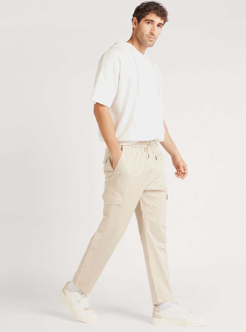 بنطلون سادة برباط وجيوب من آيكونيك-men-clothing-bottoms-trousersandchinos-trousers-image-4