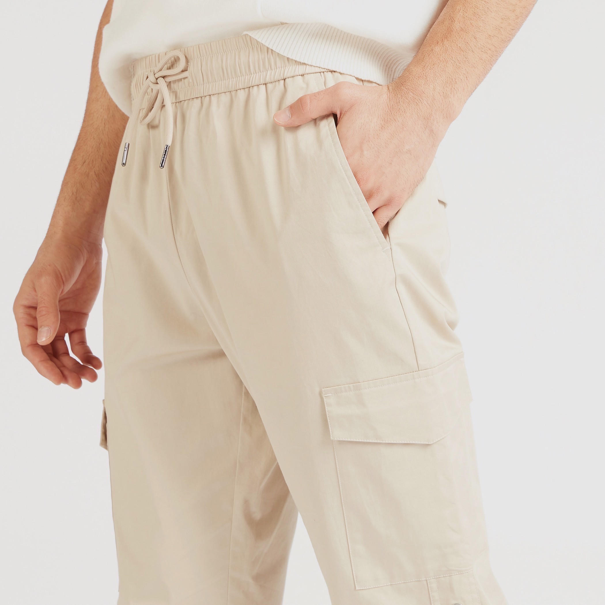 بنطلون سادة برباط وجيوب من آيكونيك-men-clothing-bottoms-trousersandchinos-trousers-image-3