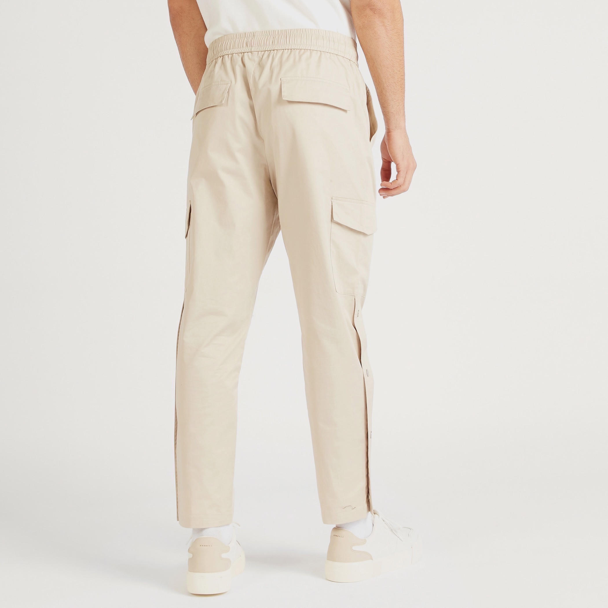 بنطلون سادة برباط وجيوب من آيكونيك-men-clothing-bottoms-trousersandchinos-trousers-image-2