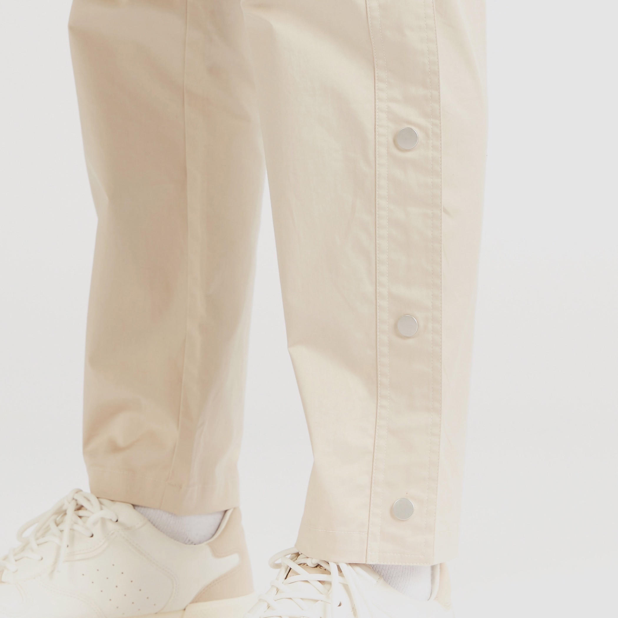 بنطلون سادة برباط وجيوب من آيكونيك-men-clothing-bottoms-trousersandchinos-trousers-image-1