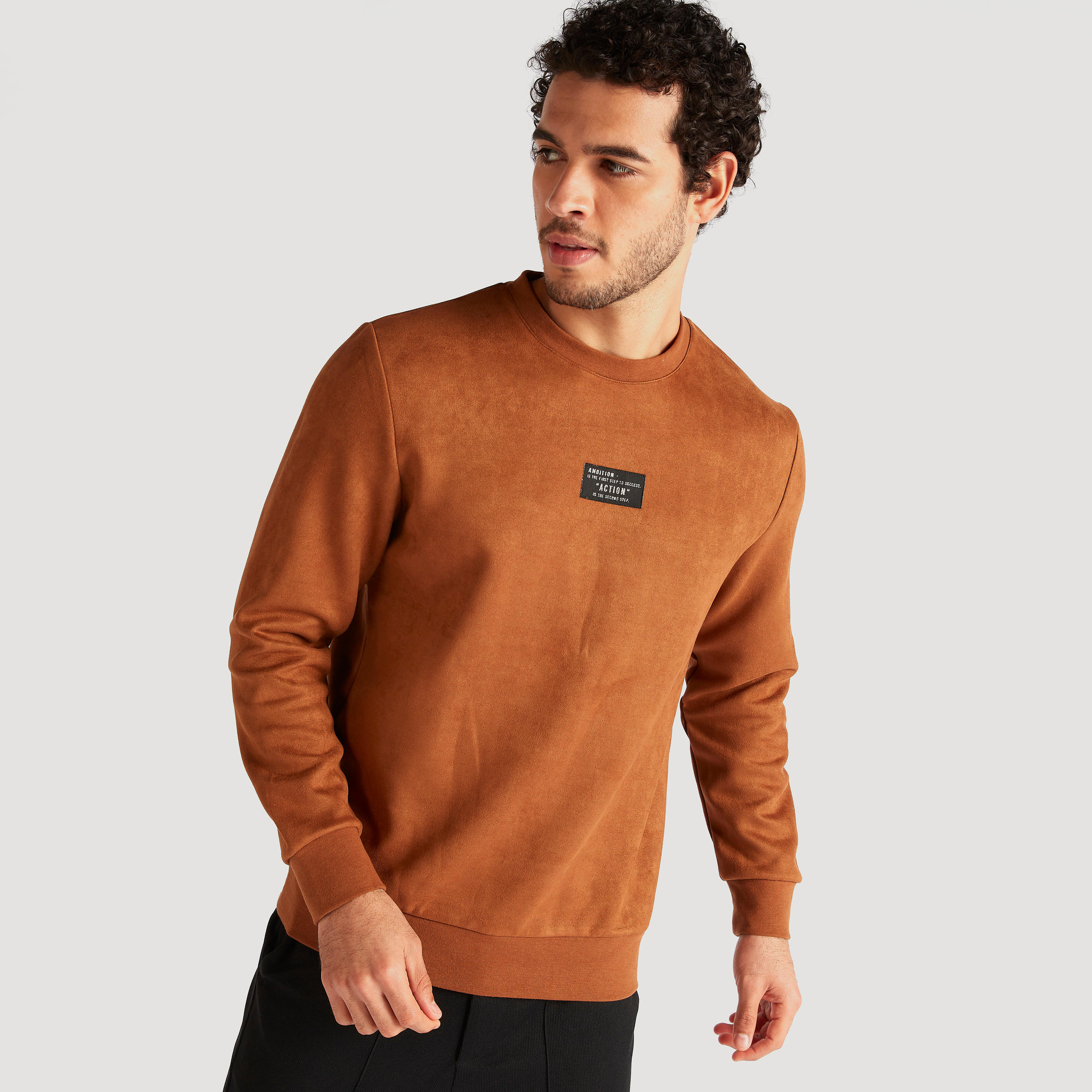 سويت شيرت بتفاصيل مزخرفة وأكمام طويلة وياقة ضيّقة من آيكونيك-men-winterwear-hoodiesandsweatshirts-image-1