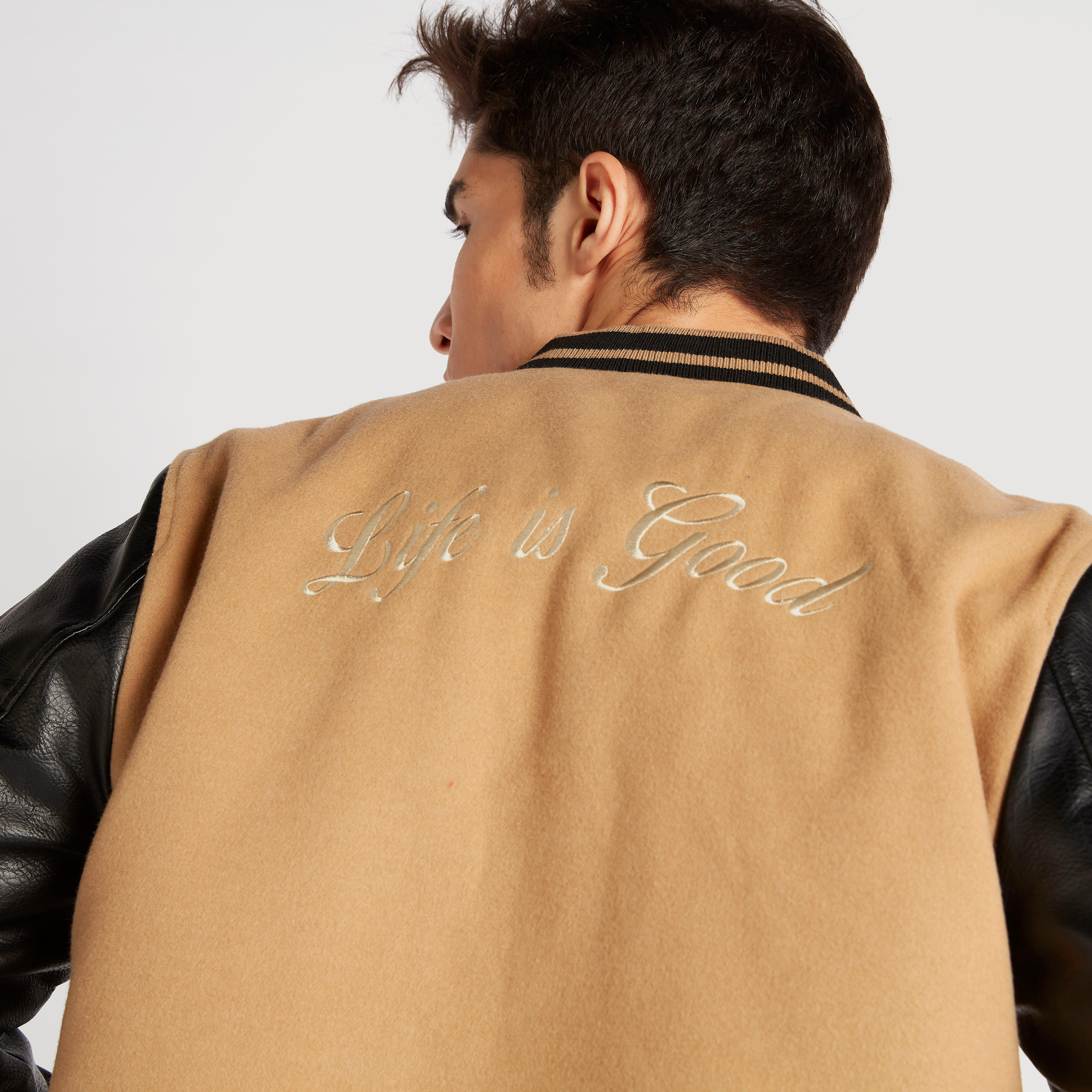 جاكيت خفيف مطرز بجيب وأزرار إغلاق من آيكونيك-men-clothing-jacketsandblazers-jackets-image-1