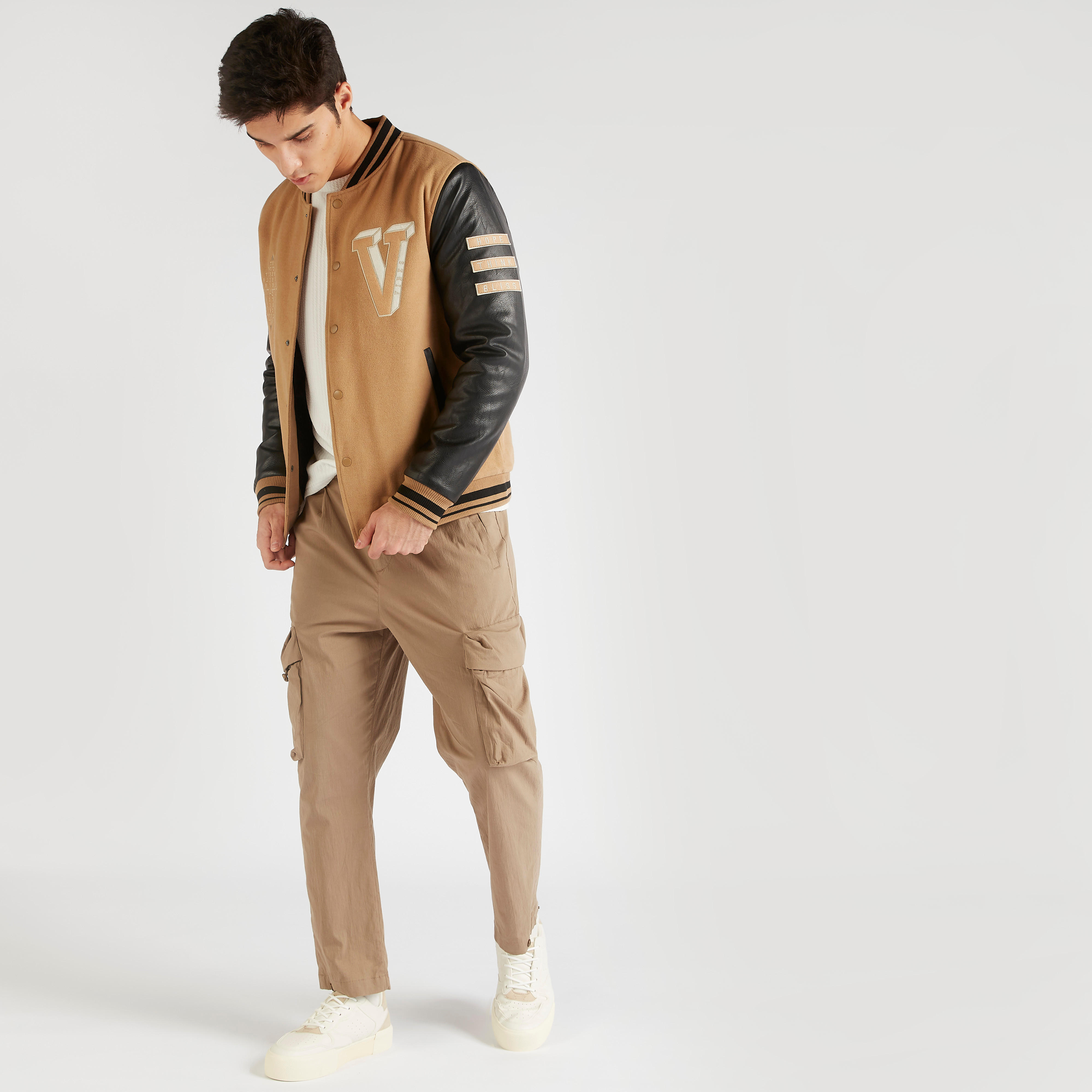 جاكيت خفيف مطرز بجيب وأزرار إغلاق من آيكونيك-men-clothing-jacketsandblazers-jackets-image-9