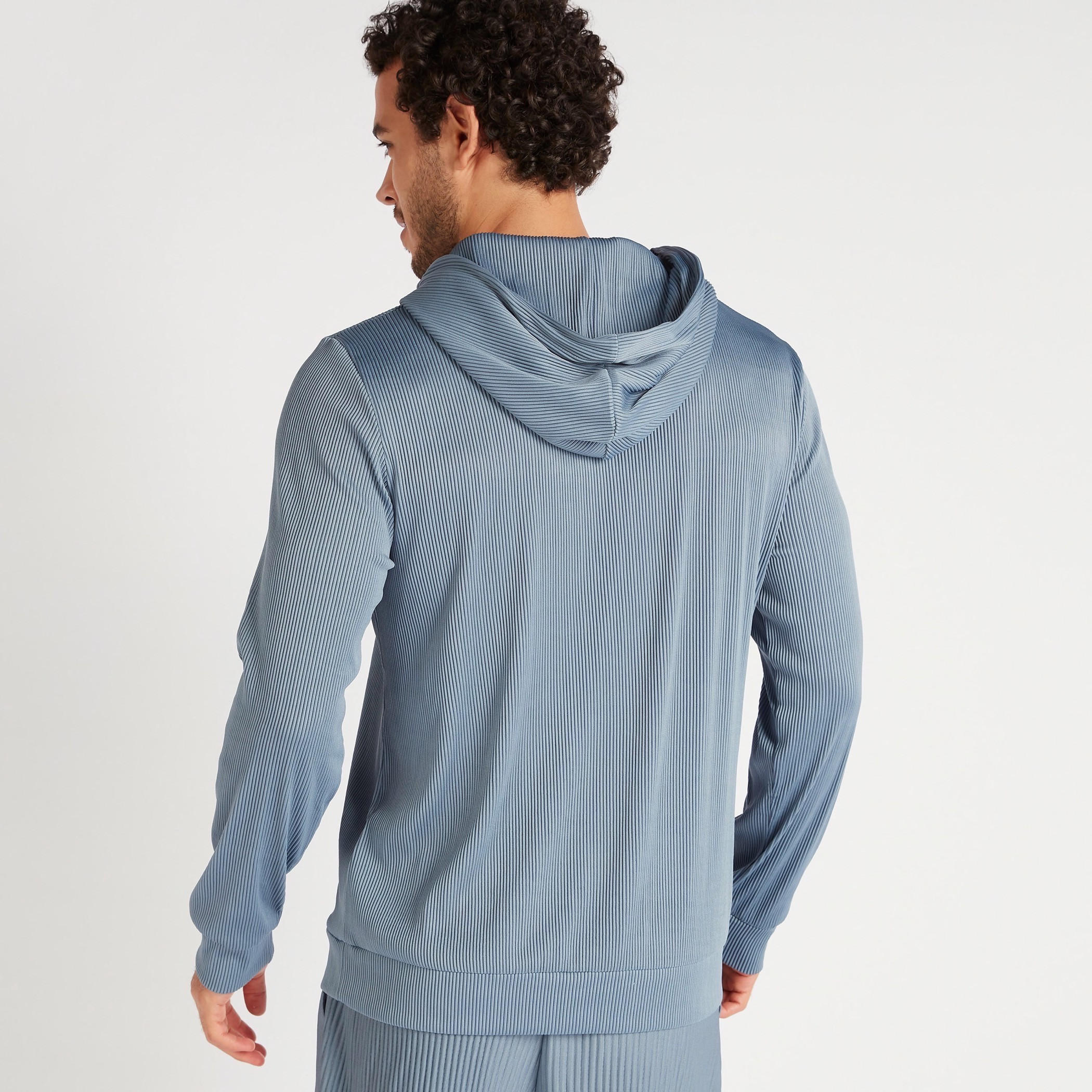 سويت شيرت مستدام بقبّعة وطبعات وجيوب كنغر من آيكونك-men-winterwear-hoodiesandsweatshirts-image-4