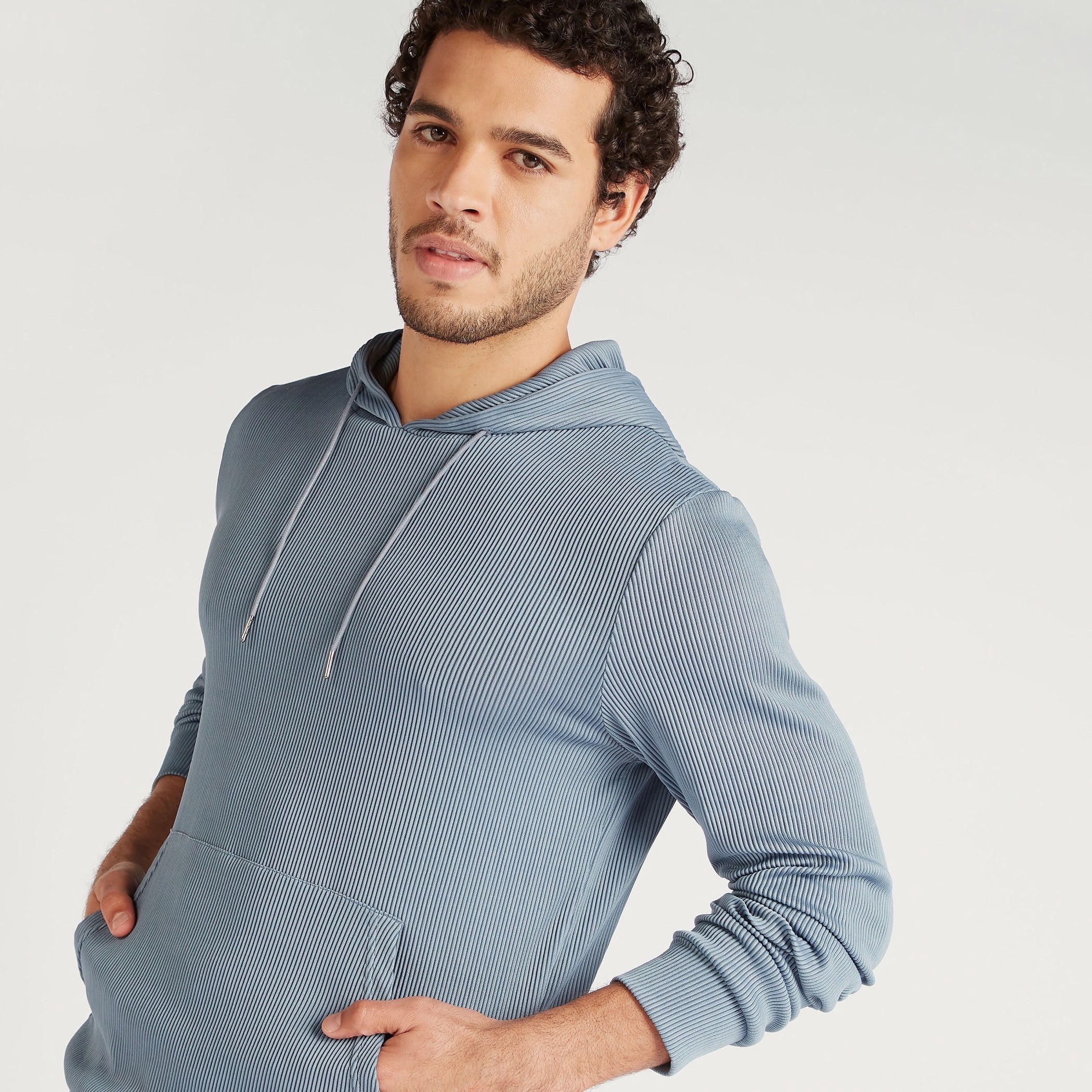 سويت شيرت مستدام بقبّعة وطبعات وجيوب كنغر من آيكونك-men-winterwear-hoodiesandsweatshirts-image-8