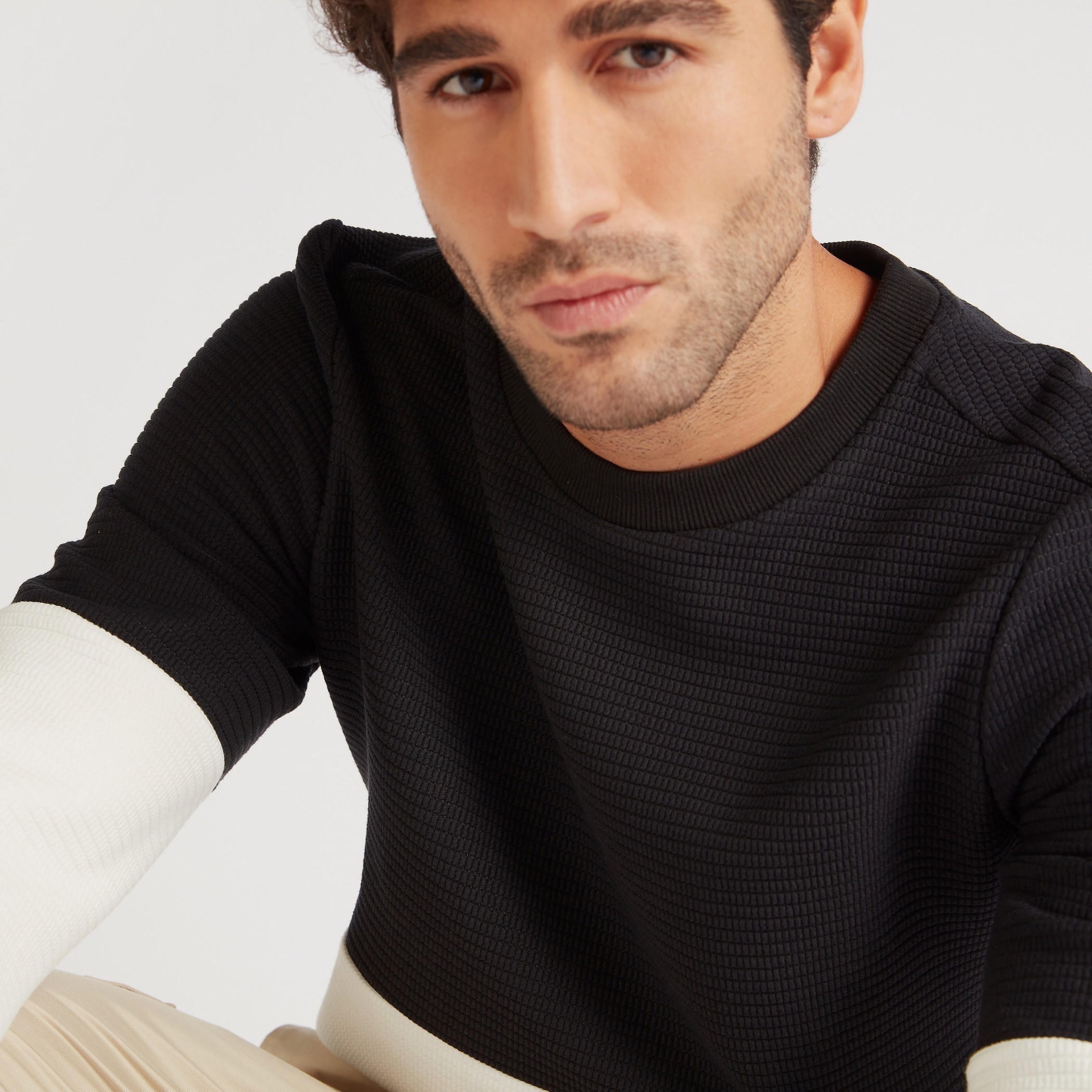 سويت شيرت مضلّع بياقة ضيّقة من آيكونيك-men-winterwear-hoodiesandsweatshirts-image-4